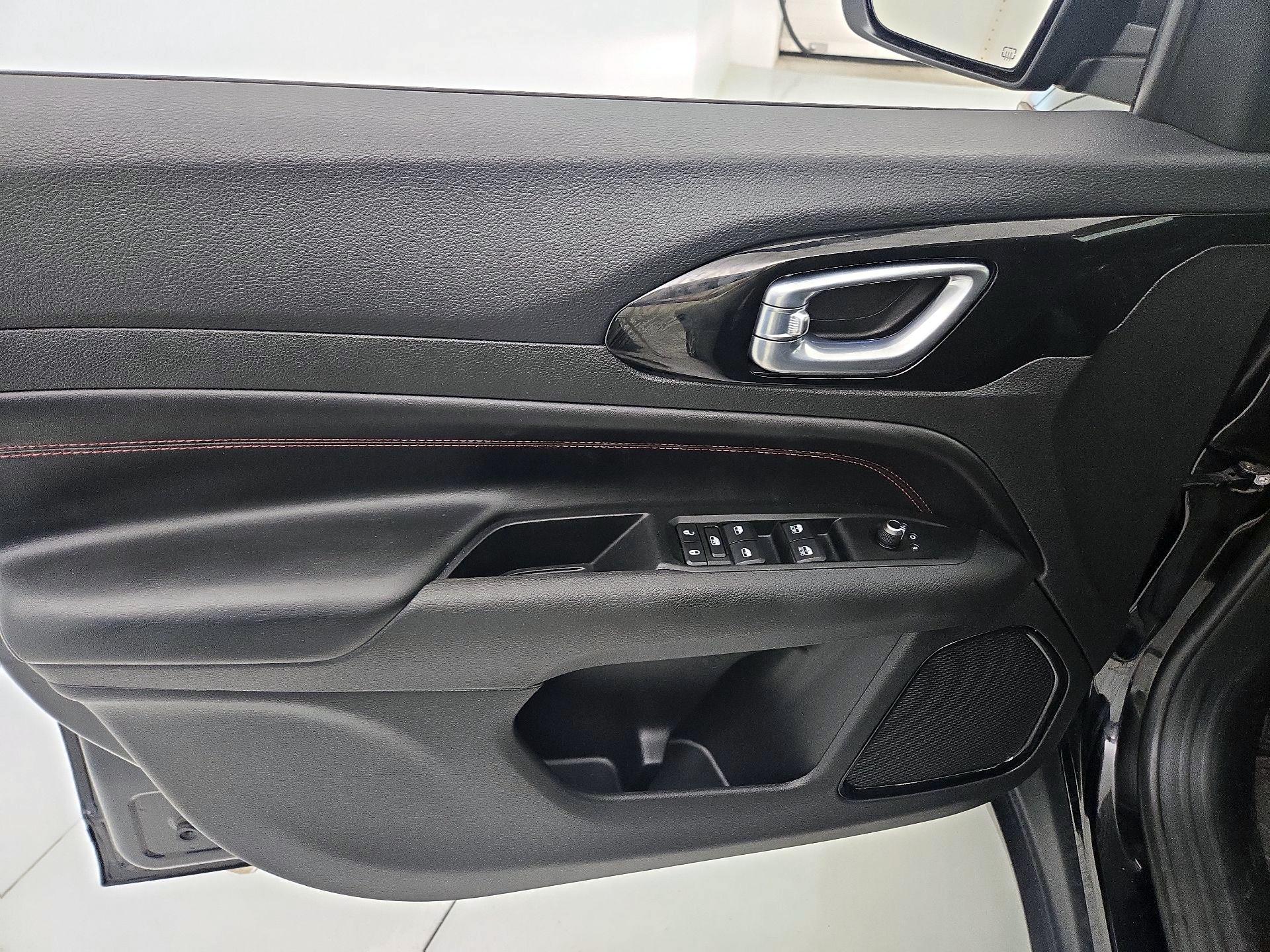 Thumbnail: 2022 Jeep Compass - 12
