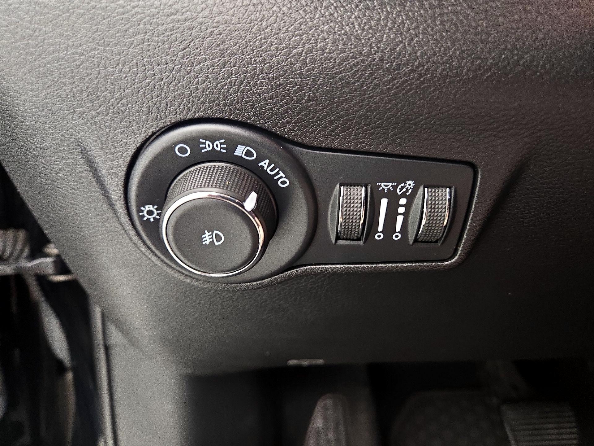 Thumbnail: 2022 Jeep Compass - 13