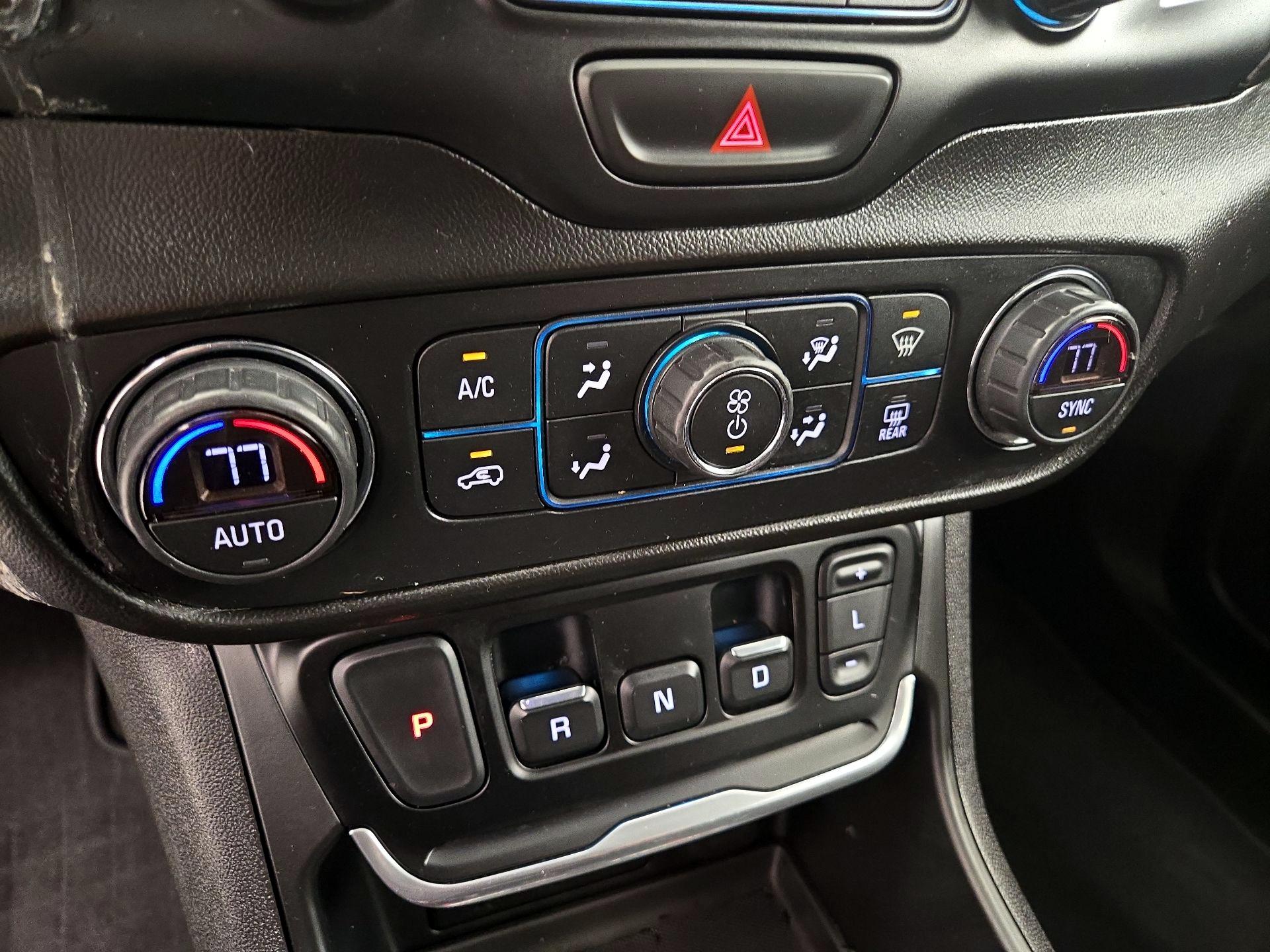 Thumbnail: 2020 GMC Terrain - 17