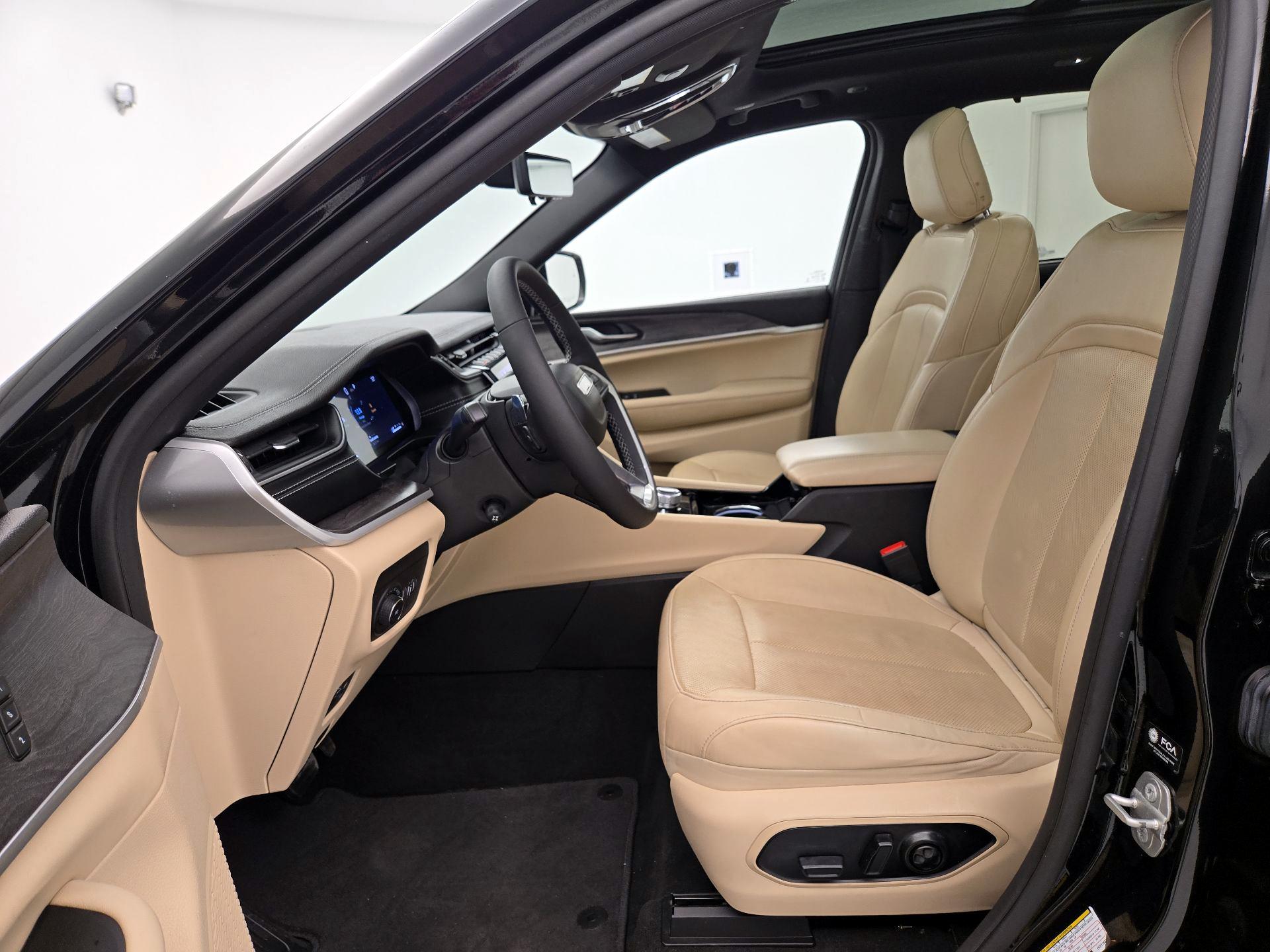 Thumbnail: 2023 Jeep Grand Cherokee - 11