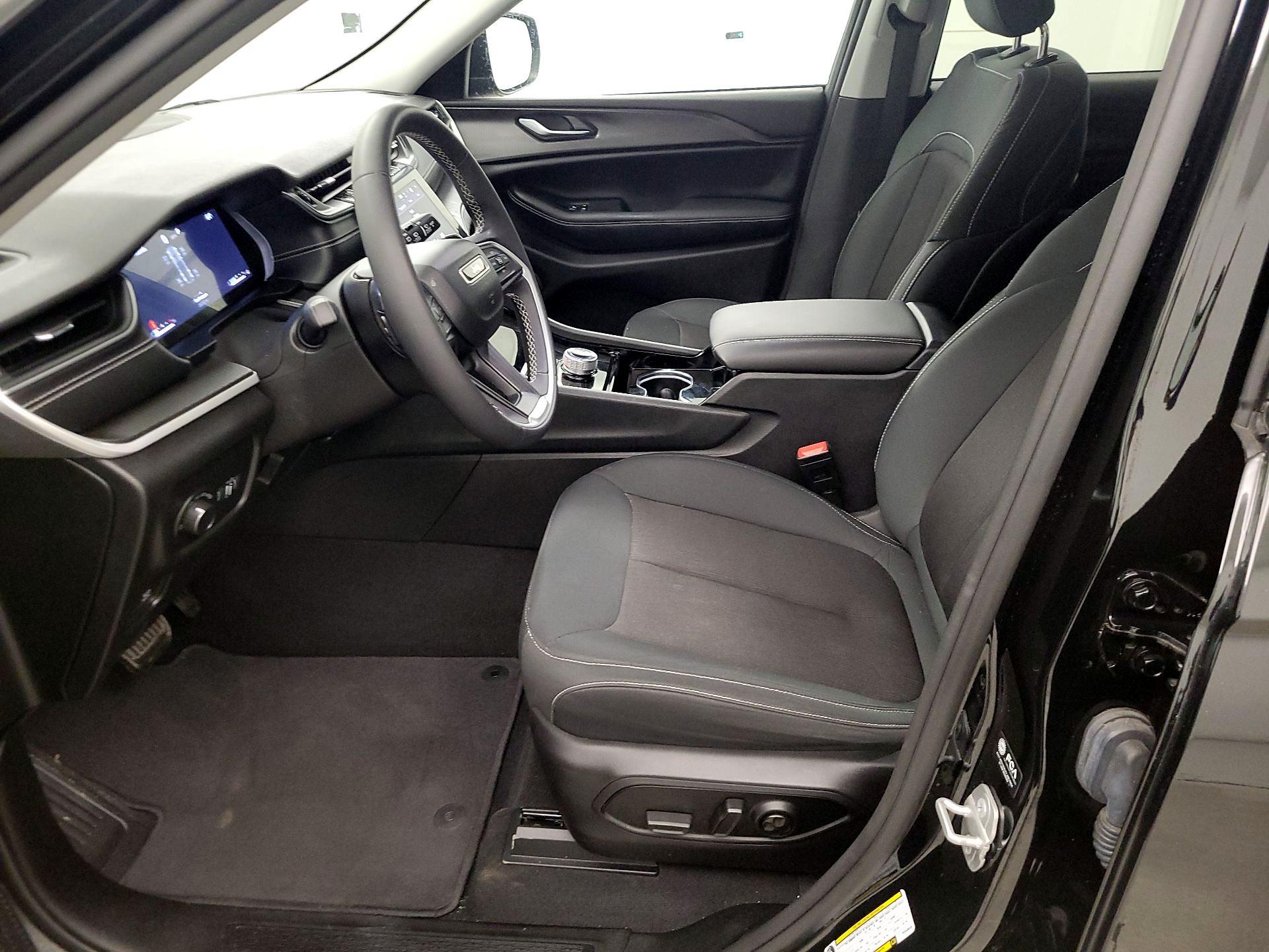 Thumbnail: 2023 Jeep Grand Cherokee - 11