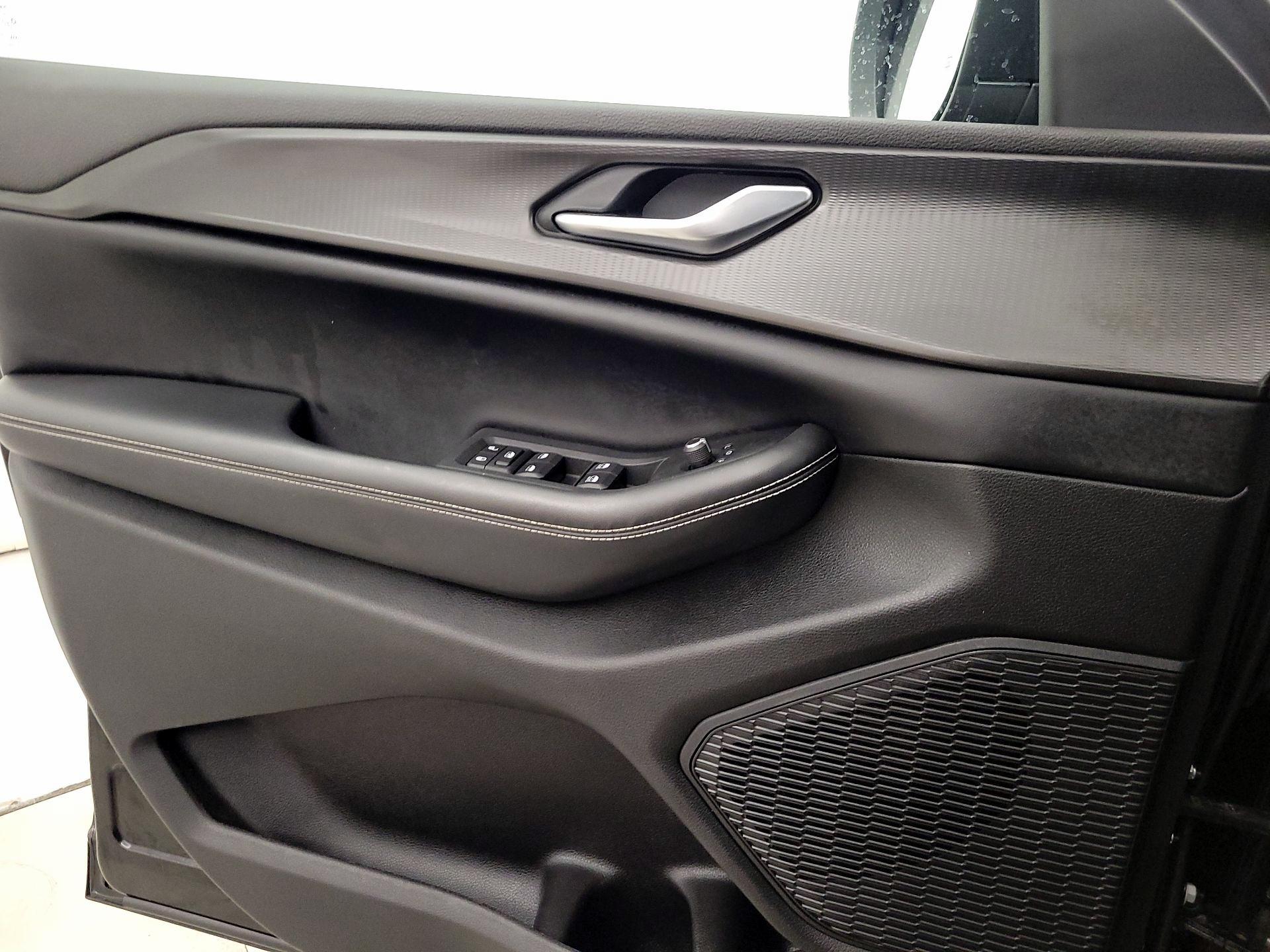 Thumbnail: 2023 Jeep Grand Cherokee - 12