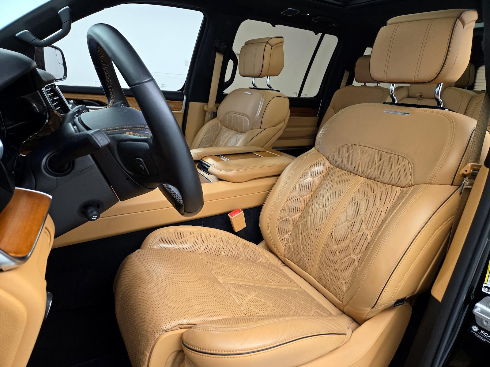 2022 Jeep Grand Wagoneer Series III - Photo 12