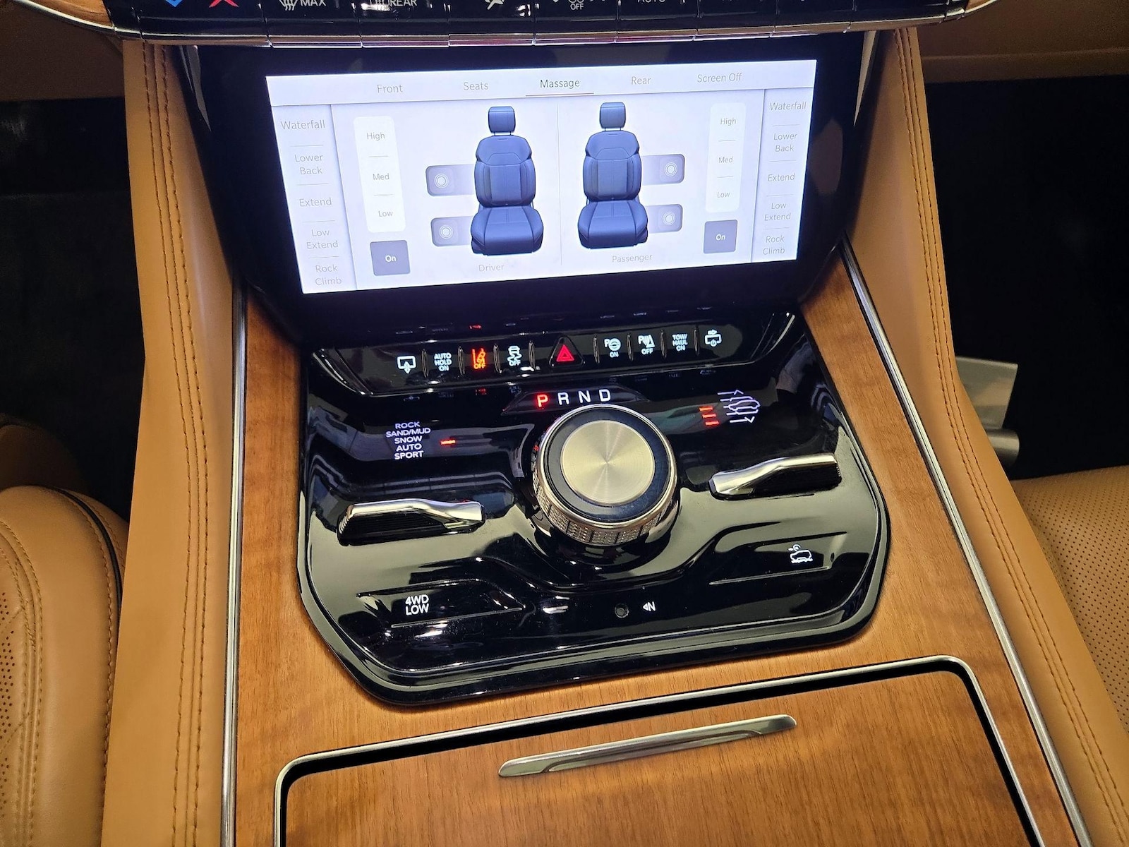 2022 Jeep Grand Wagoneer Series III - Photo 19
