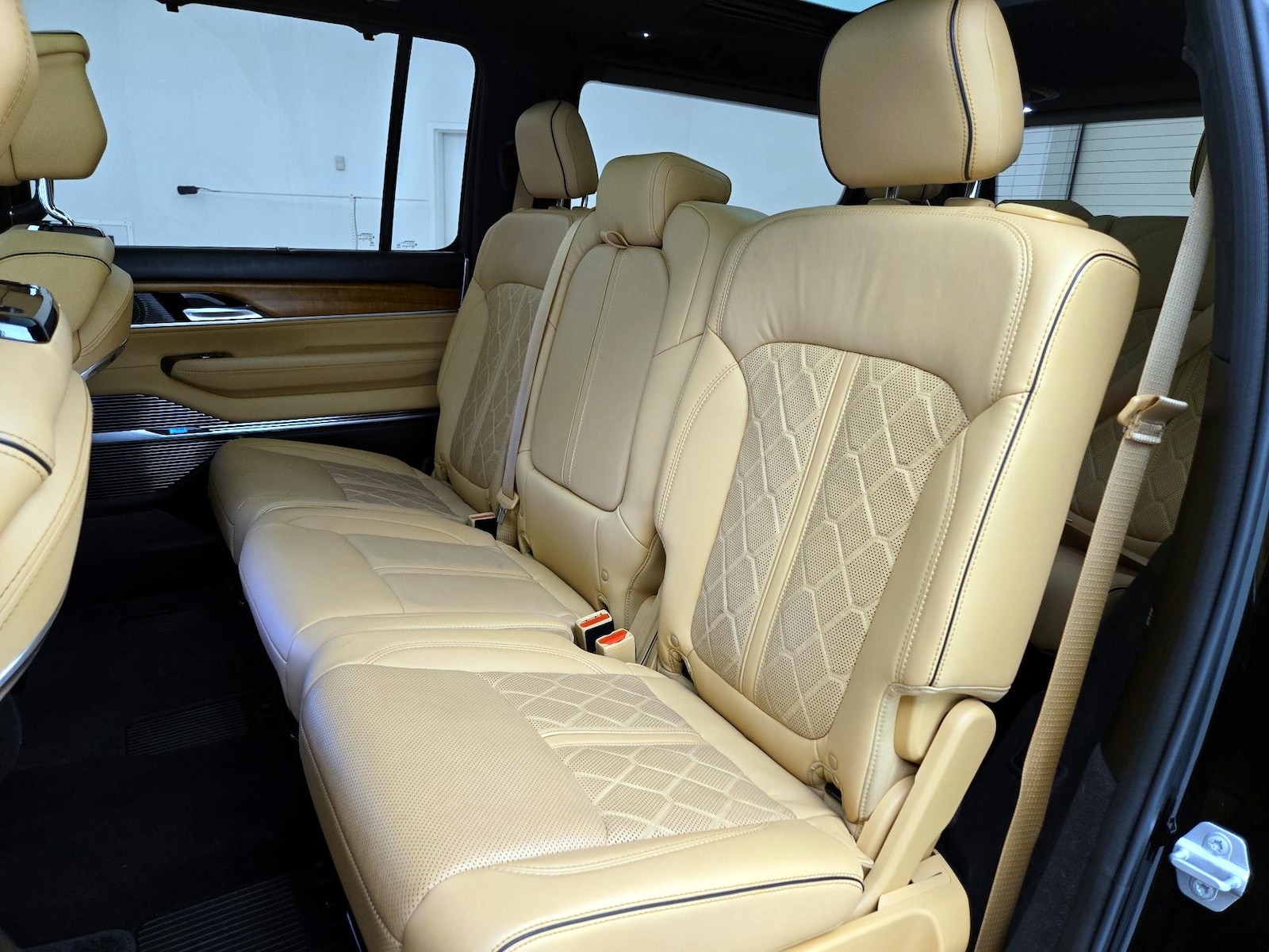 2022 Jeep Grand Wagoneer Series III - Photo 22