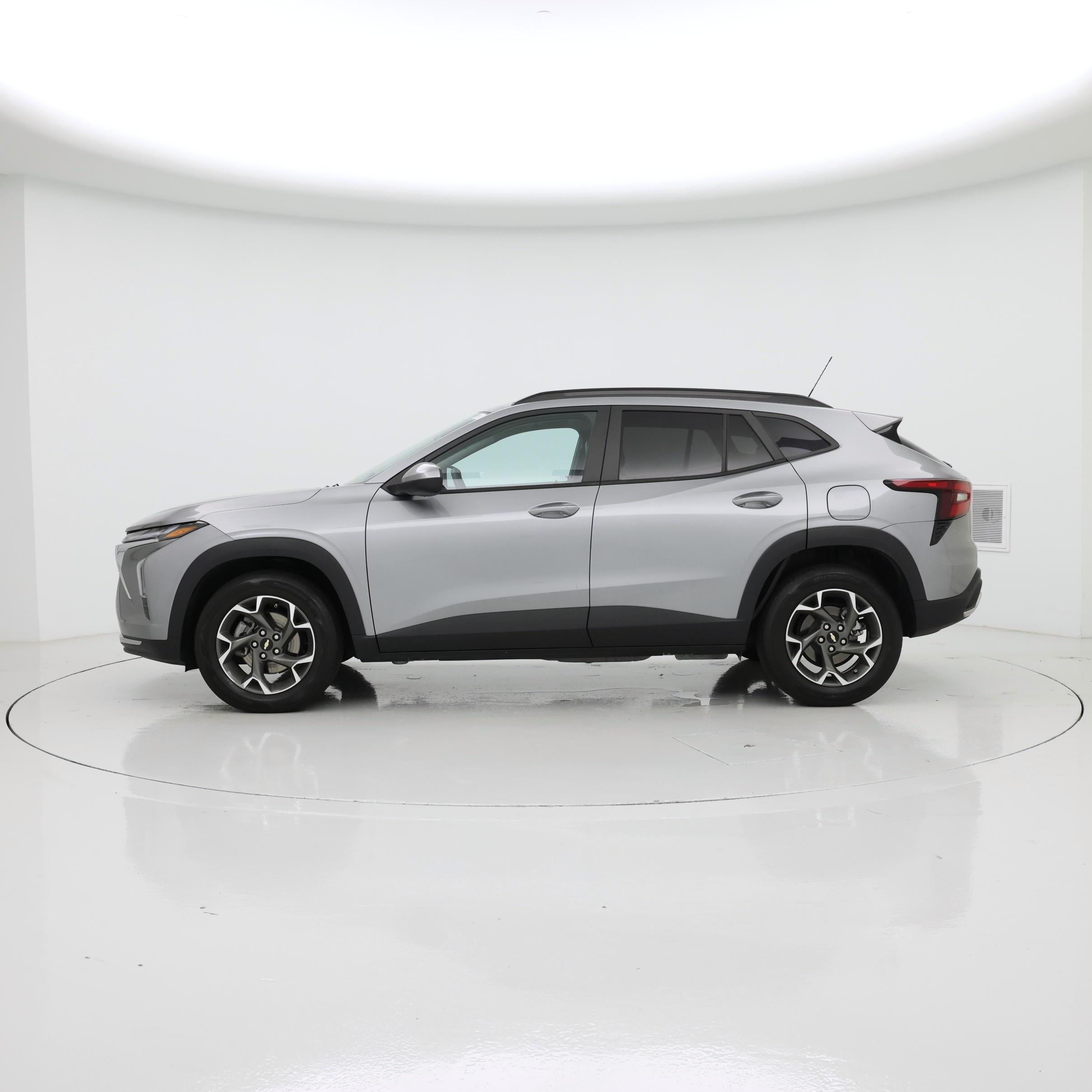 Thumbnail: 2024 Chevrolet Trax - 3
