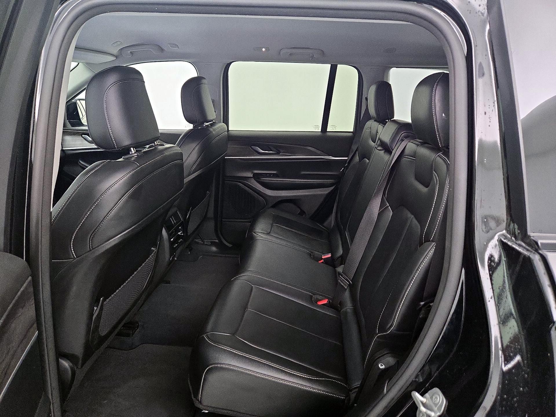 Thumbnail: 2023 Jeep Grand Cherokee - 20