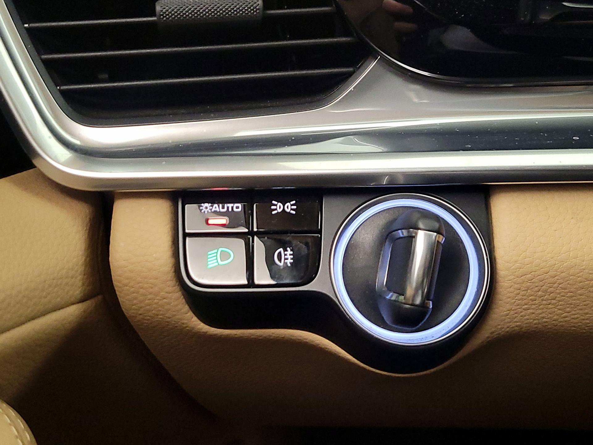 Thumbnail: 2019 Porsche Panamera - 13