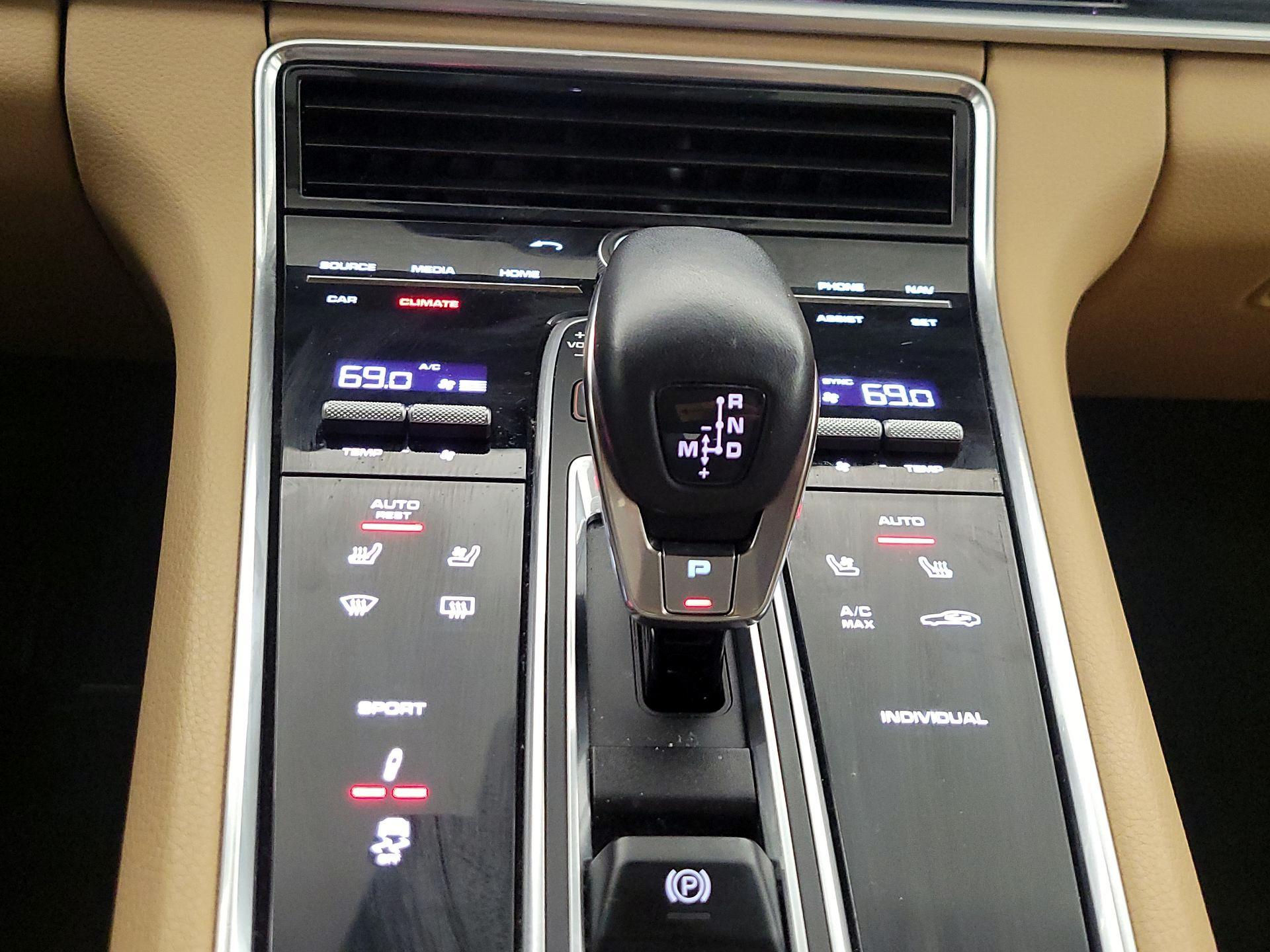 Thumbnail: 2019 Porsche Panamera - 18