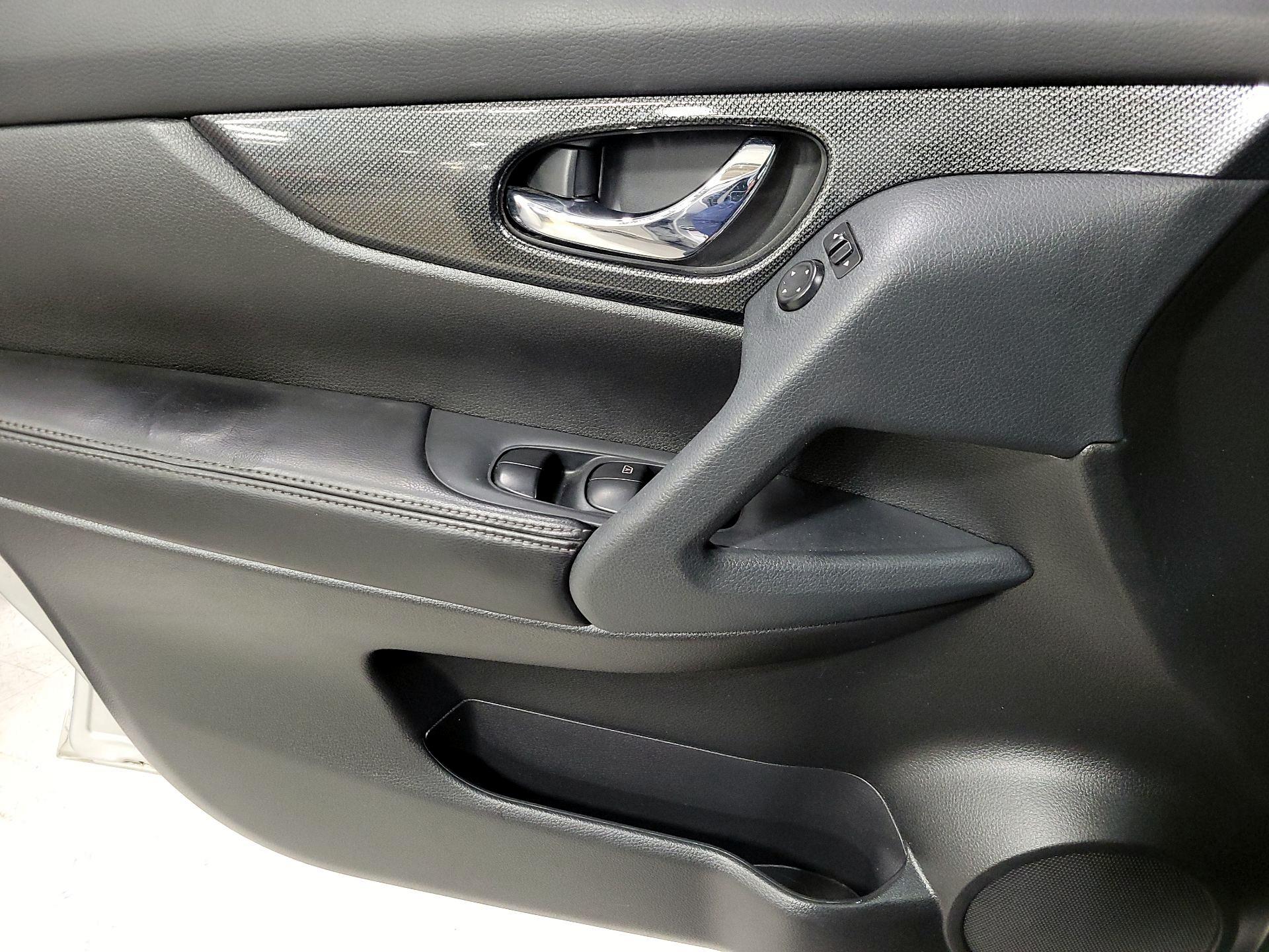 Thumbnail: 2015 Nissan Rogue - 12