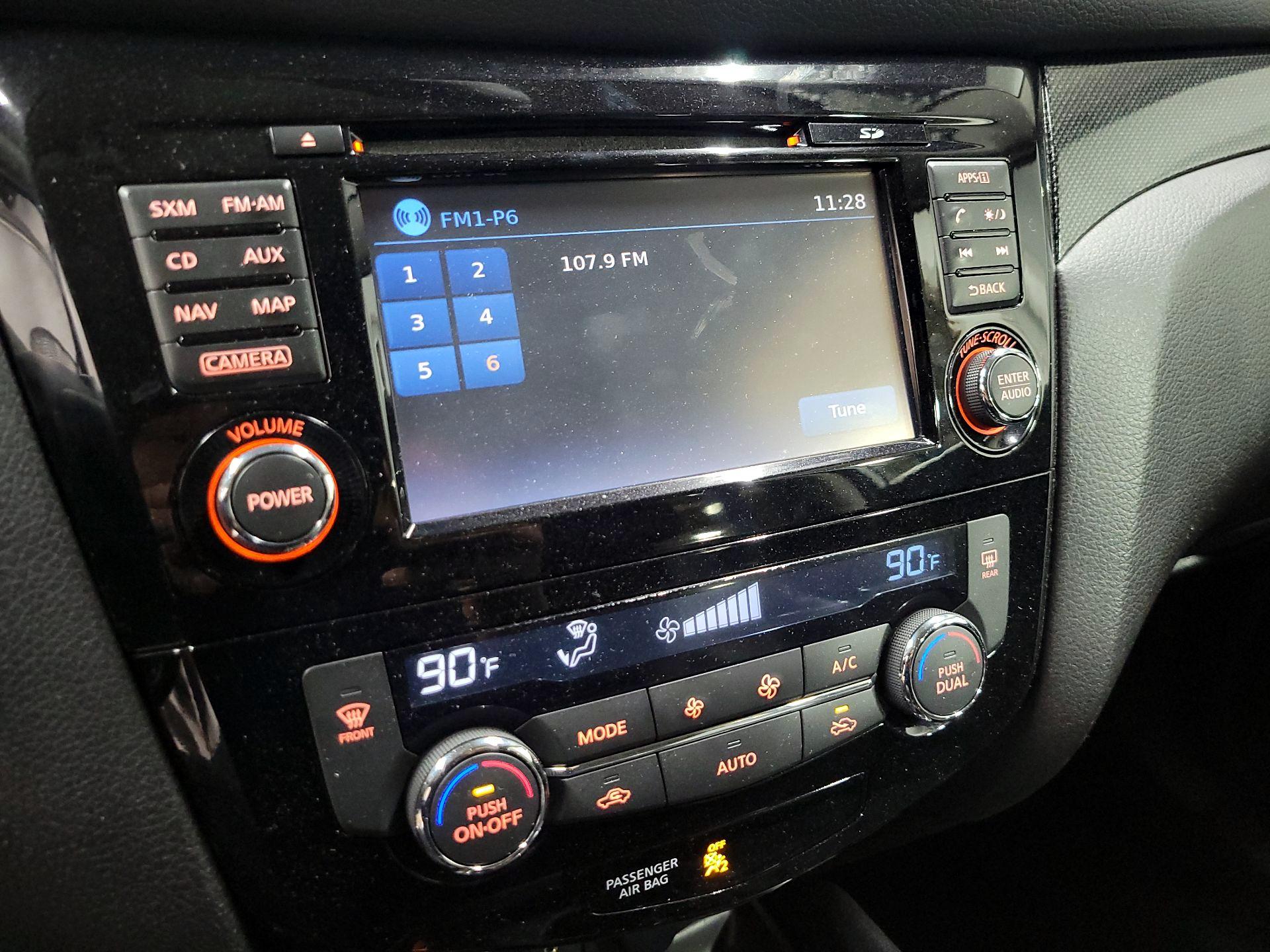 Thumbnail: 2015 Nissan Rogue - 16