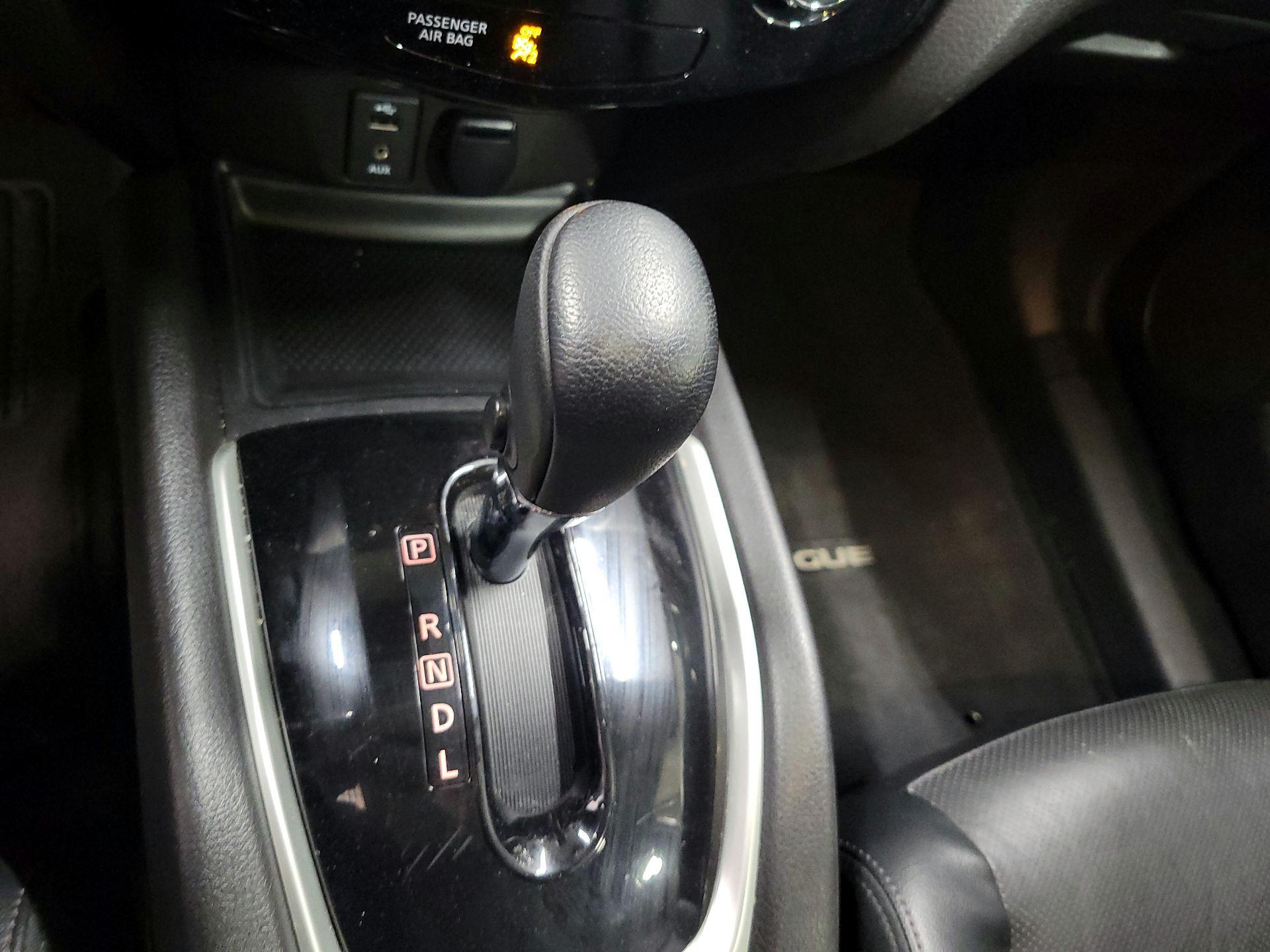 Thumbnail: 2015 Nissan Rogue - 18