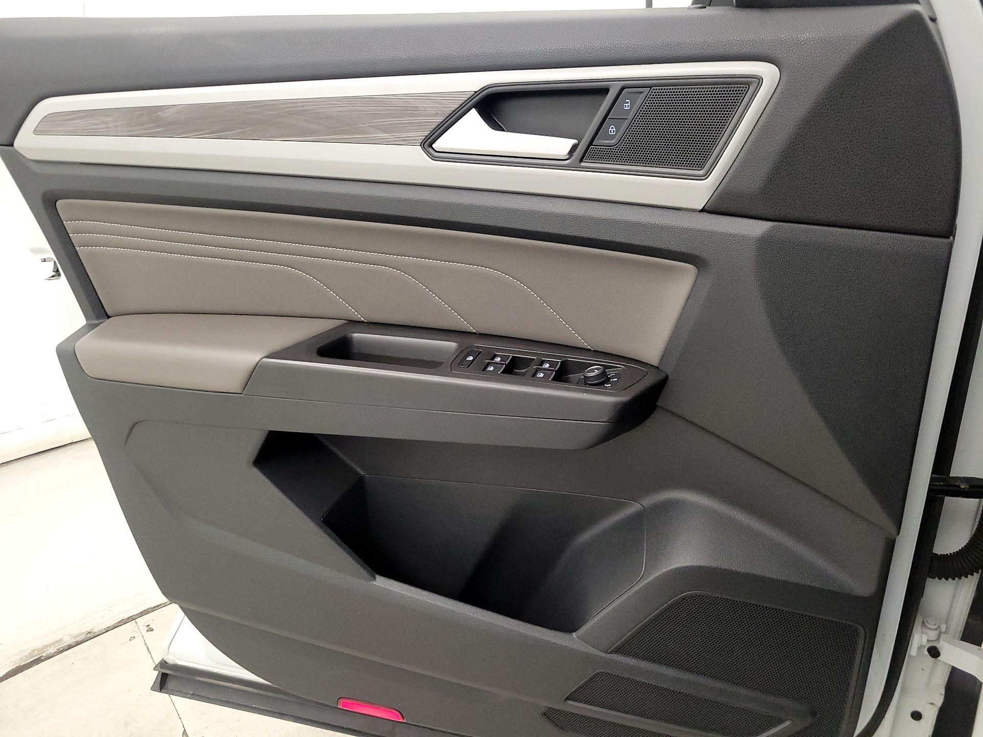 Thumbnail: 2022 Volkswagen Atlas - 12