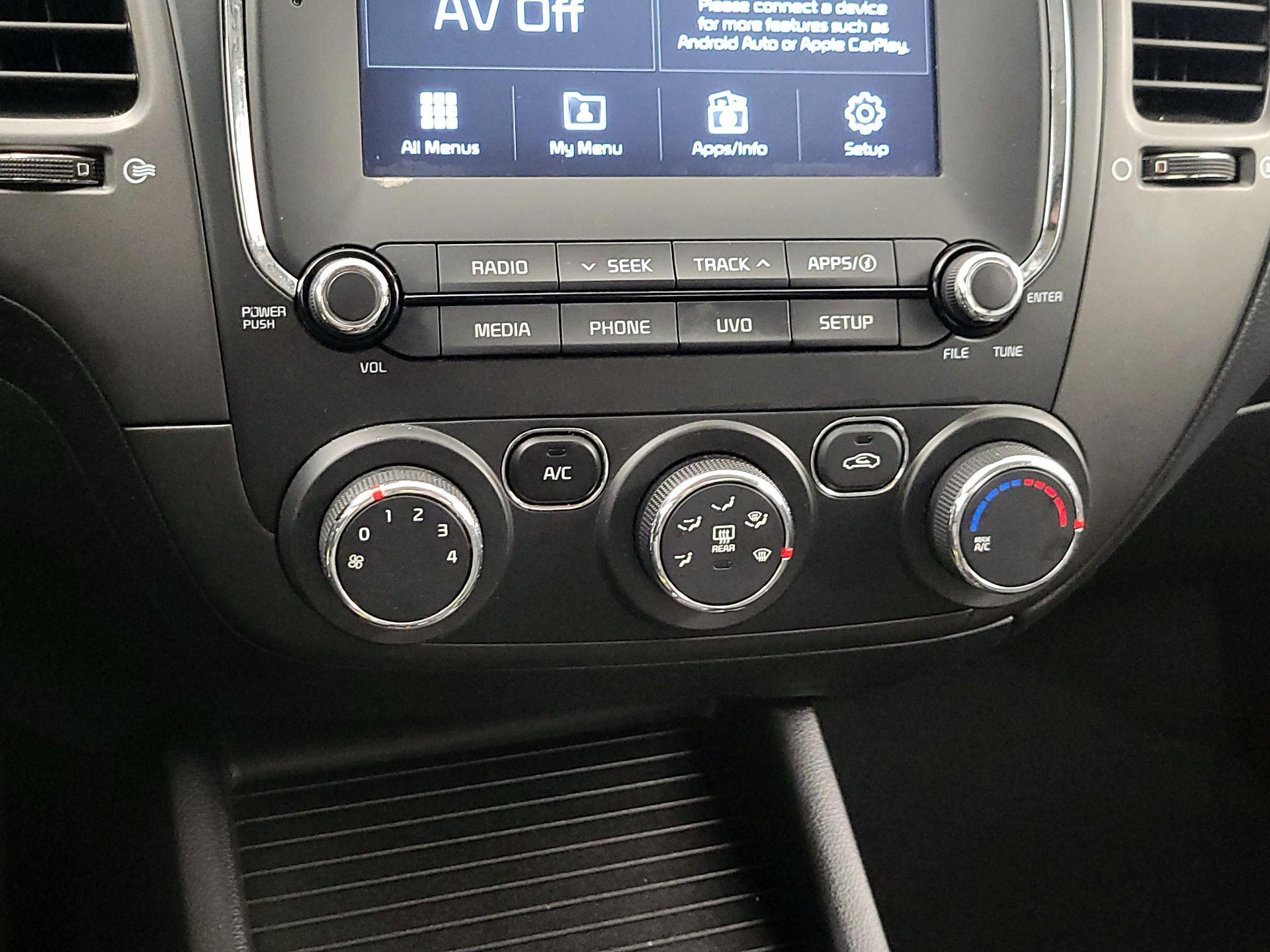 Thumbnail: 2018 Kia Forte - 16