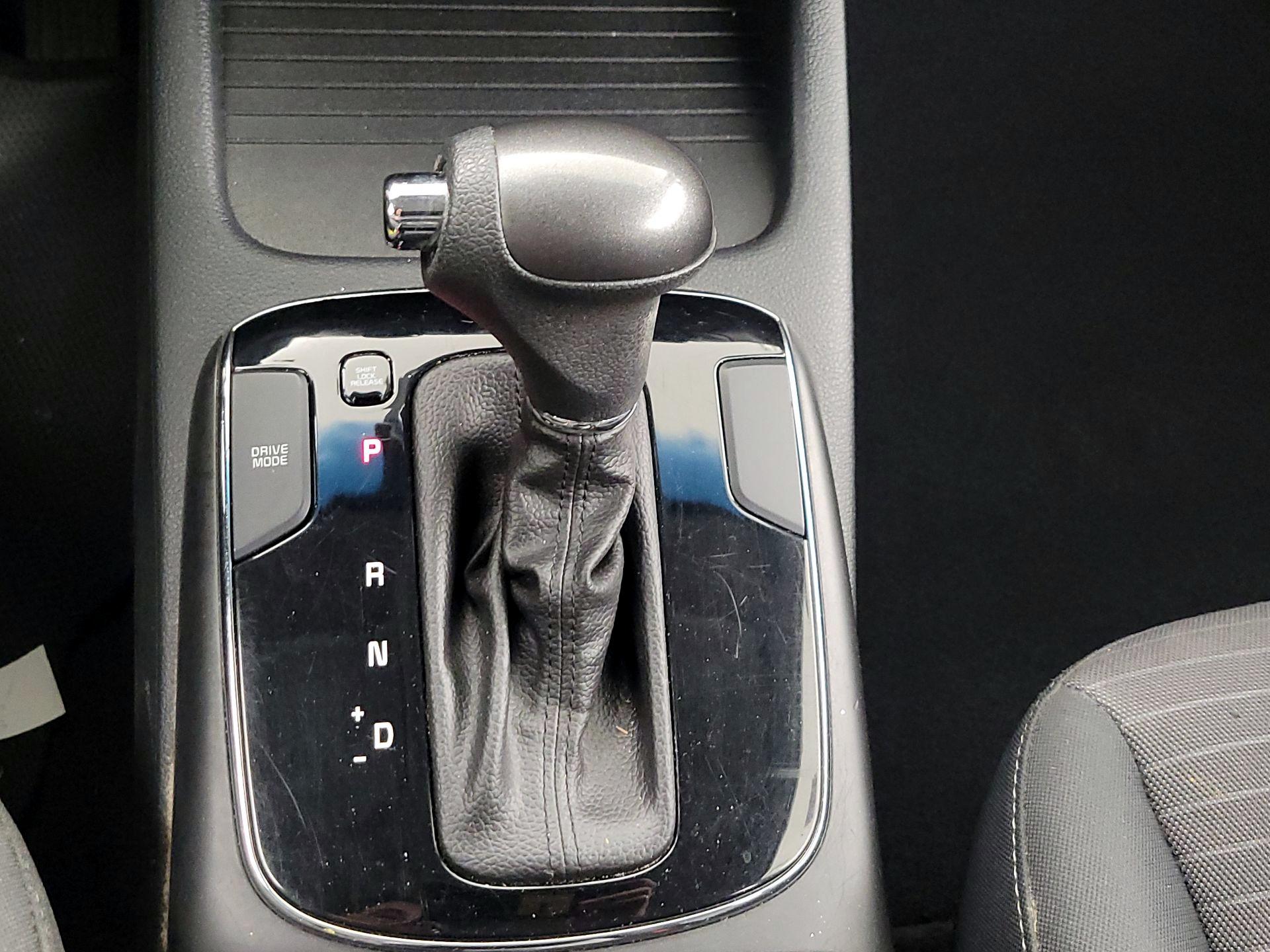 Thumbnail: 2018 Kia Forte - 17