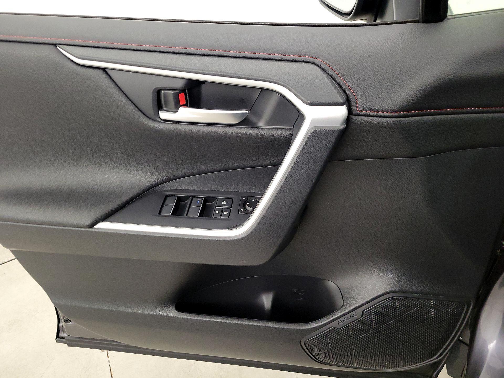 Thumbnail: 2021 Toyota RAV4 - 12