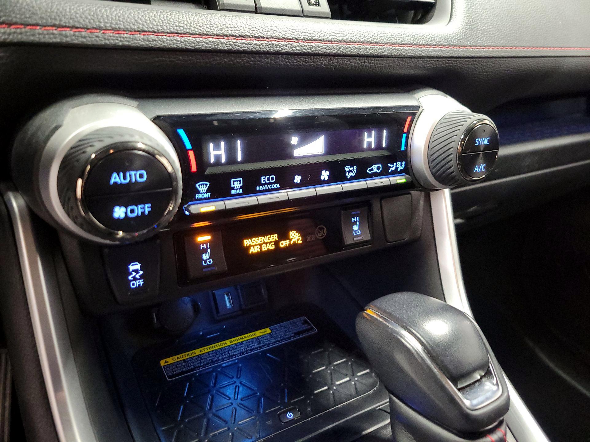 Thumbnail: 2021 Toyota RAV4 - 17