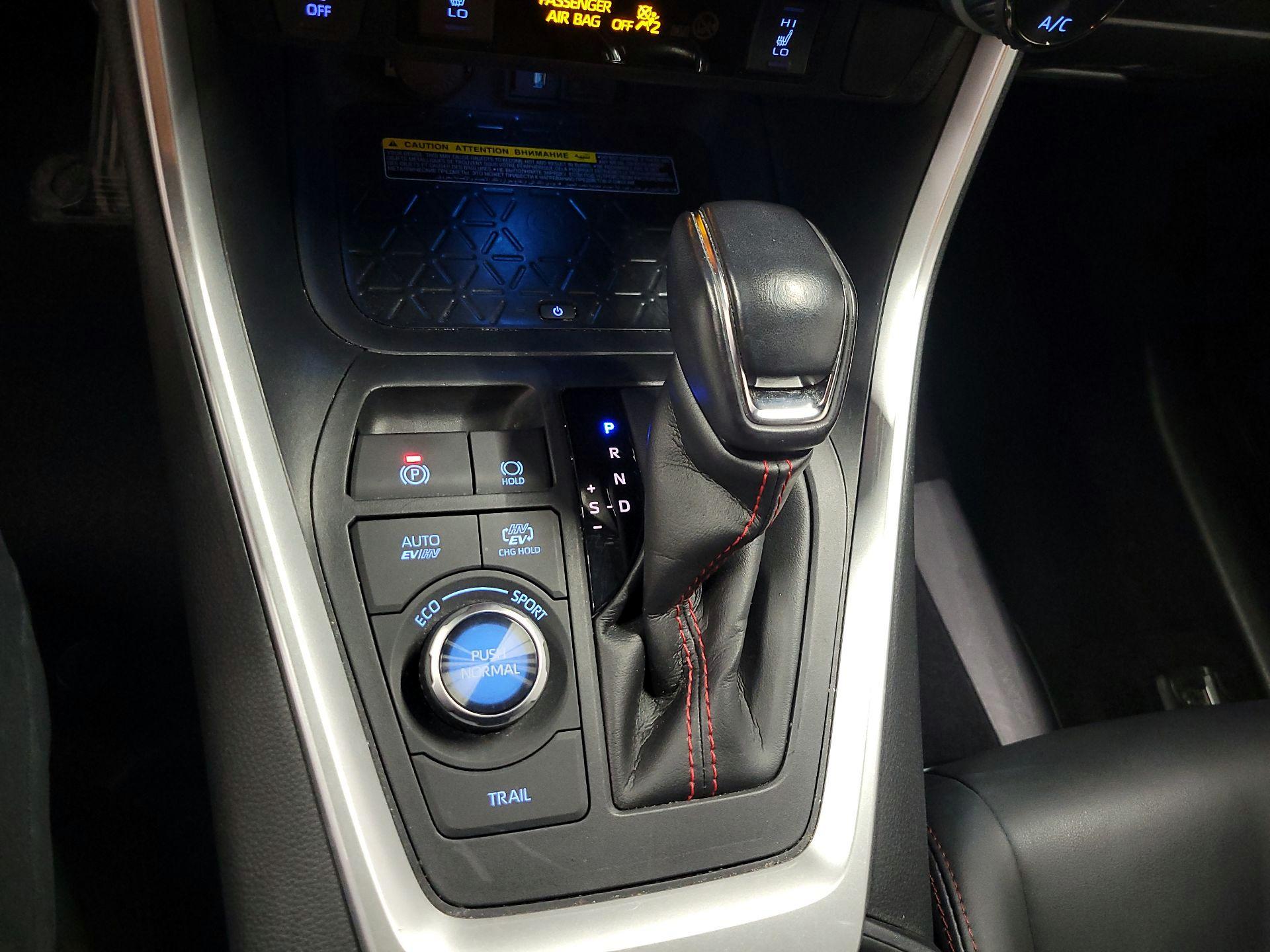 Thumbnail: 2021 Toyota RAV4 - 18