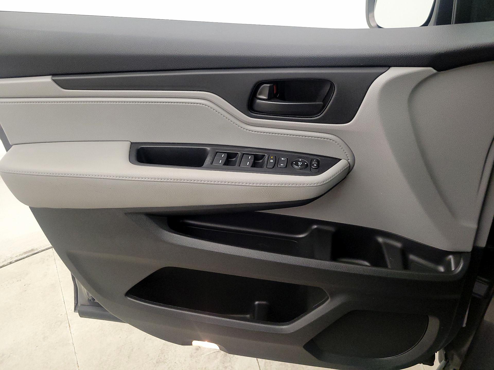 Thumbnail: 2018 Honda Odyssey - 12