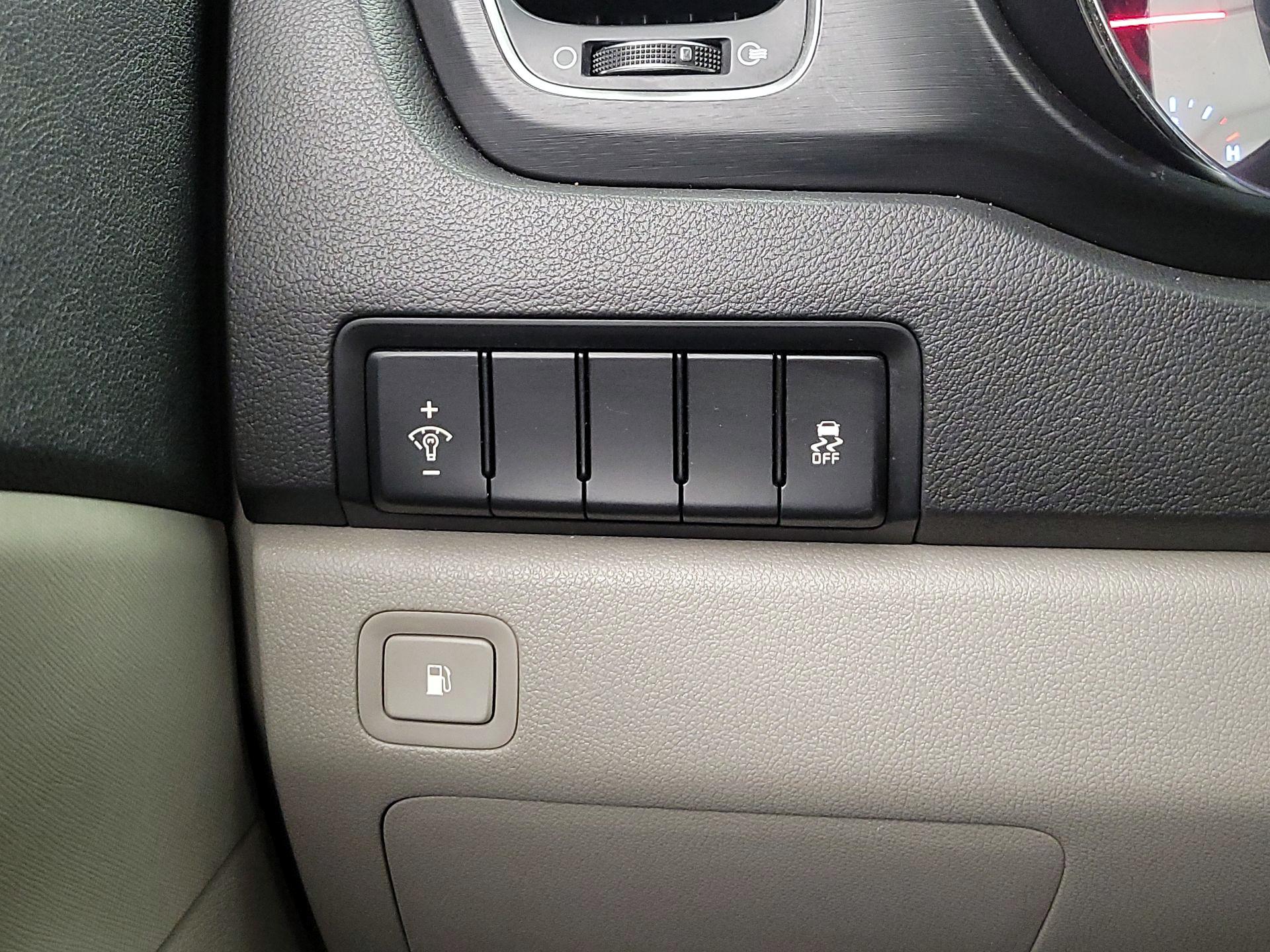 Thumbnail: 2020 Kia Sedona - 13