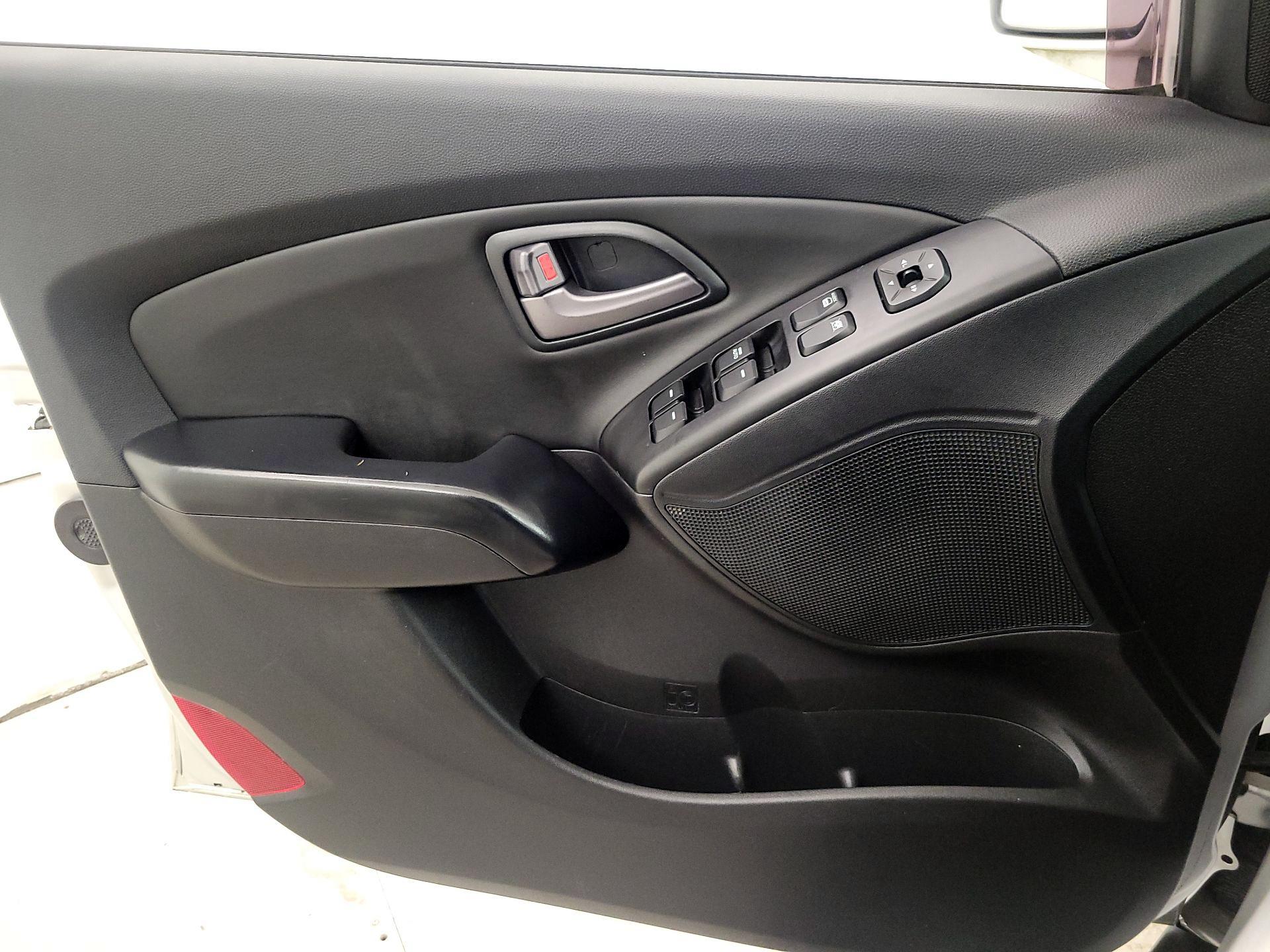 Thumbnail: 2014 Hyundai Tucson - 12