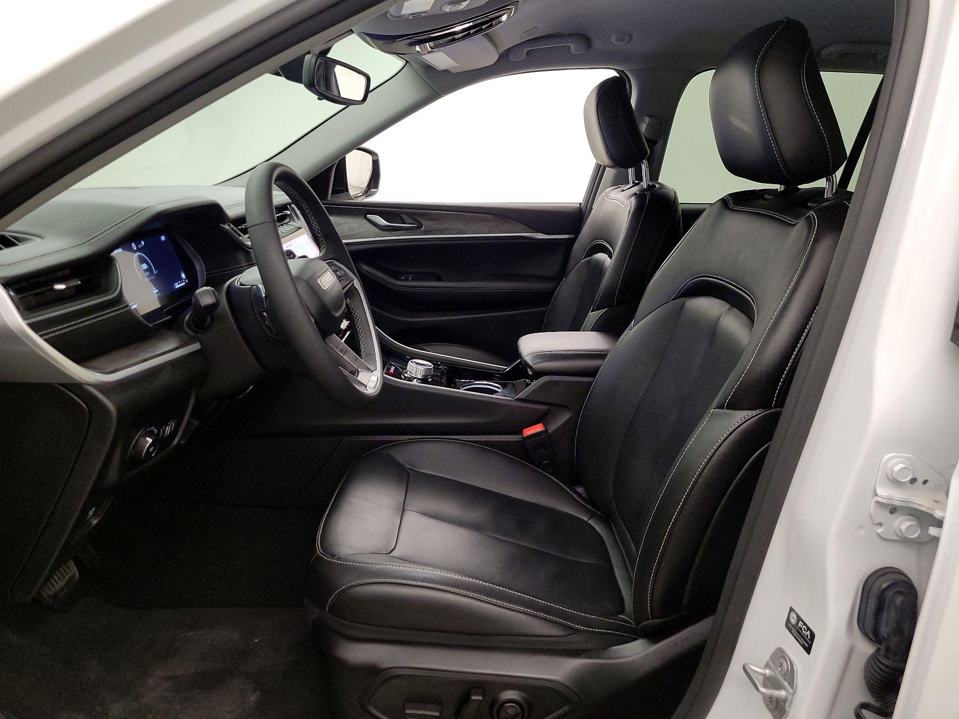 Thumbnail: 2023 Jeep Grand Cherokee - 11