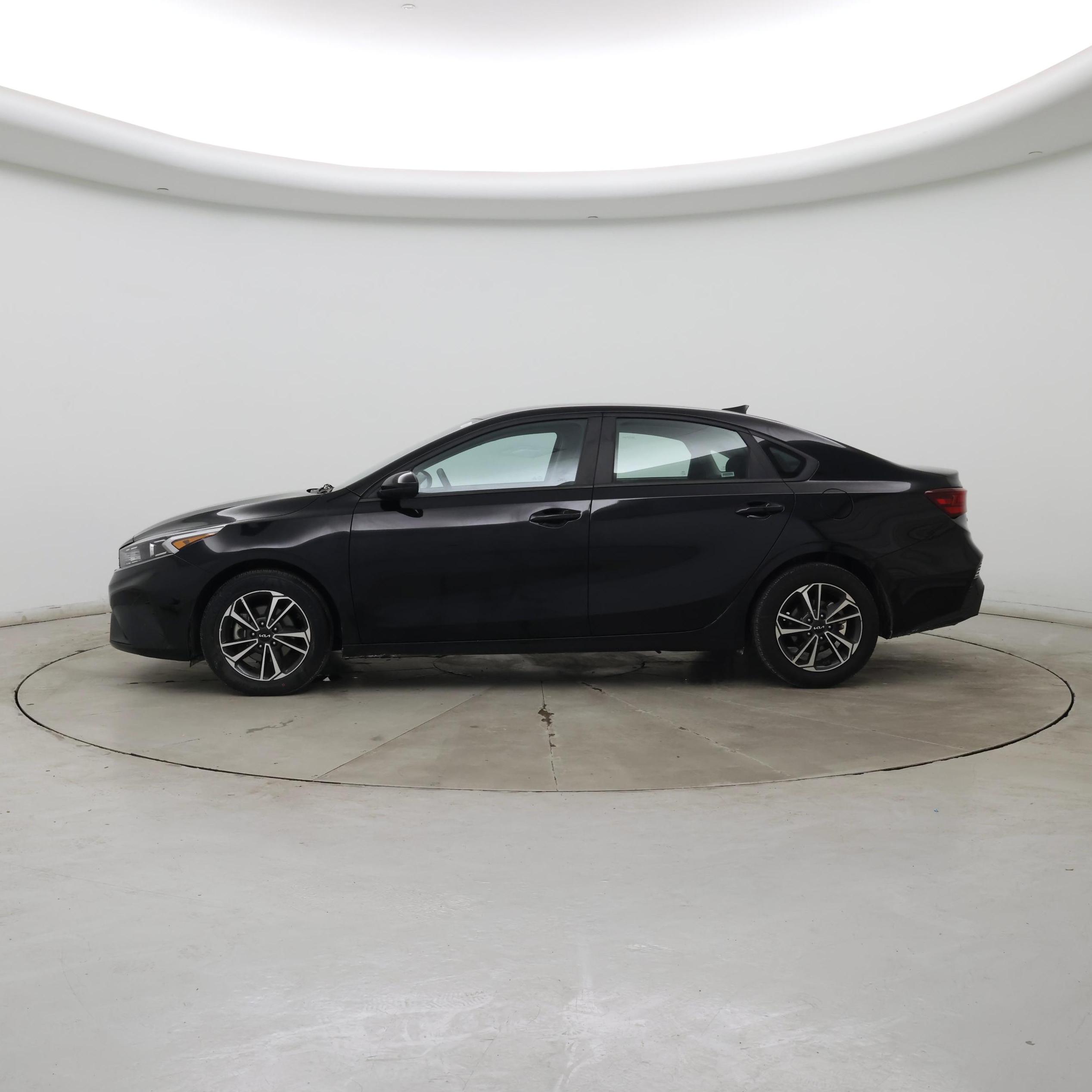 Thumbnail: 2024 Kia Forte - 3