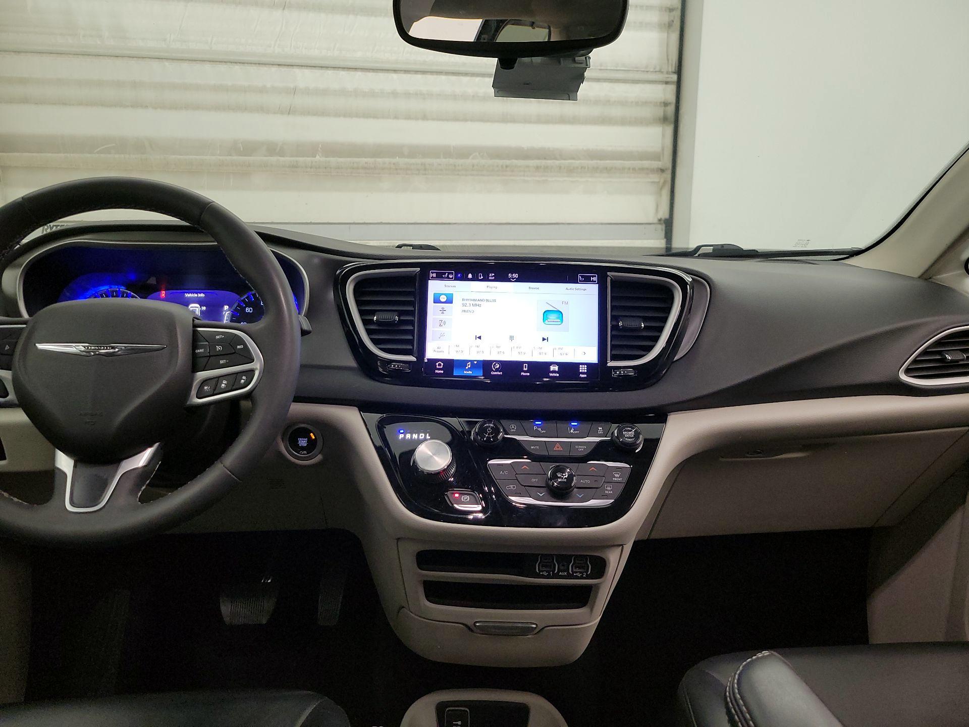 Thumbnail: 2023 Chrysler Pacifica - 9