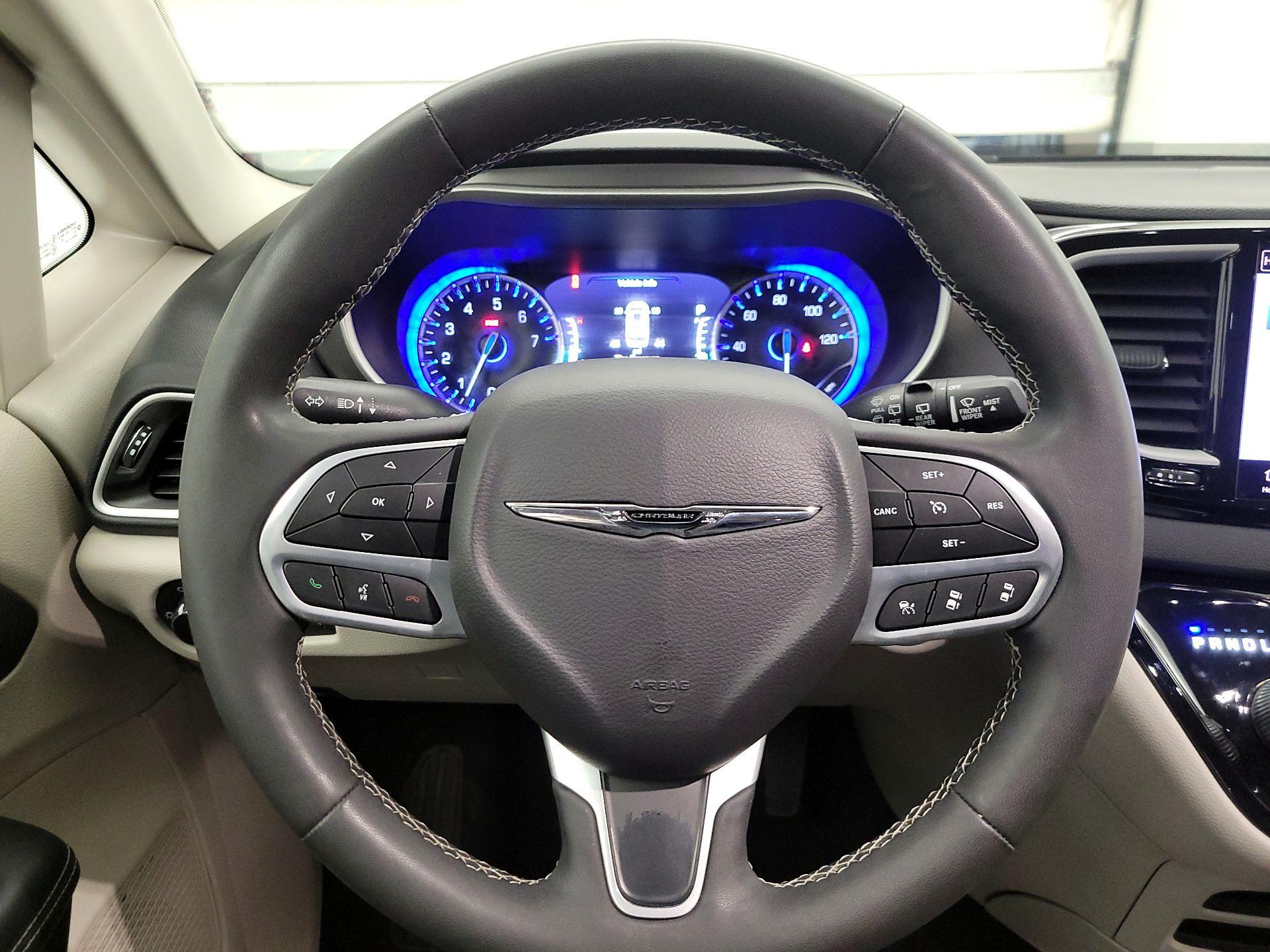 Thumbnail: 2023 Chrysler Pacifica - 10