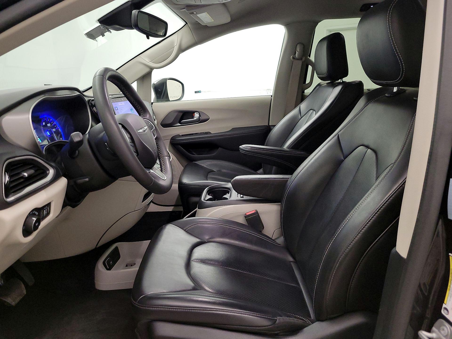 Thumbnail: 2023 Chrysler Pacifica - 11