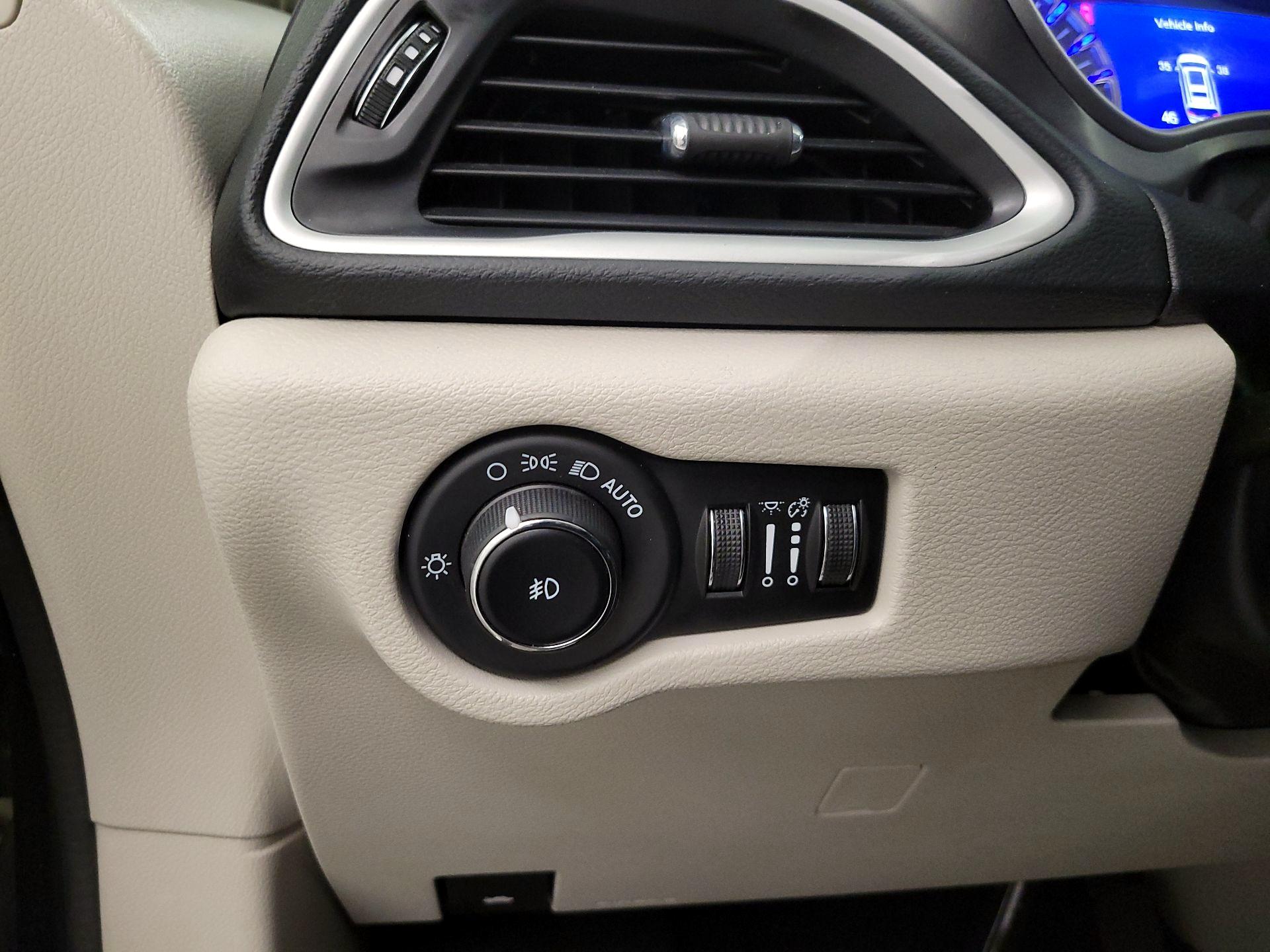 Thumbnail: 2023 Chrysler Pacifica - 13