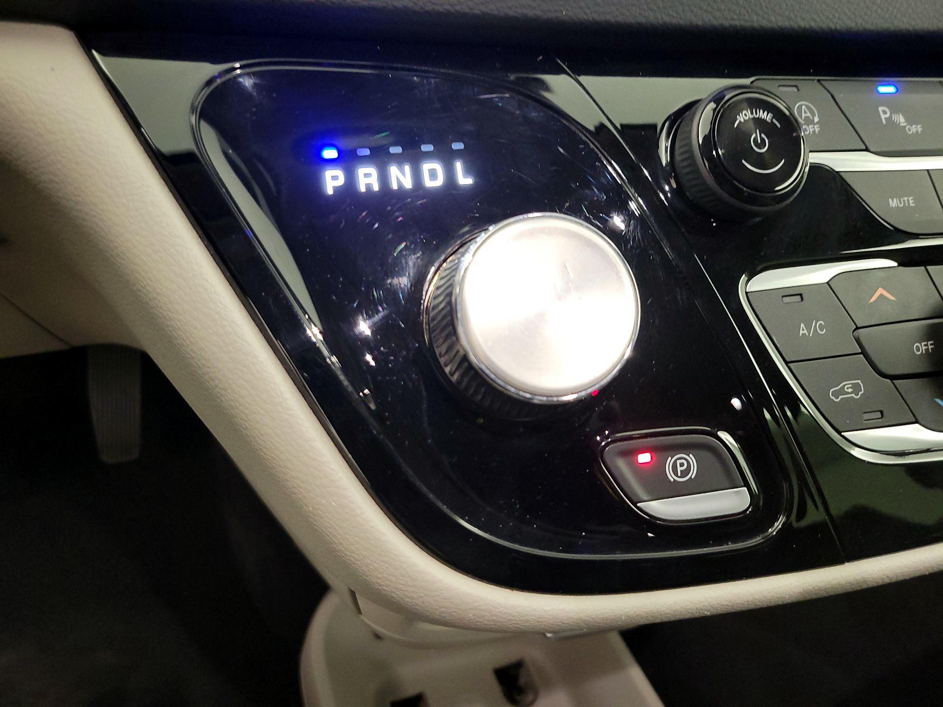 Thumbnail: 2023 Chrysler Pacifica - 17