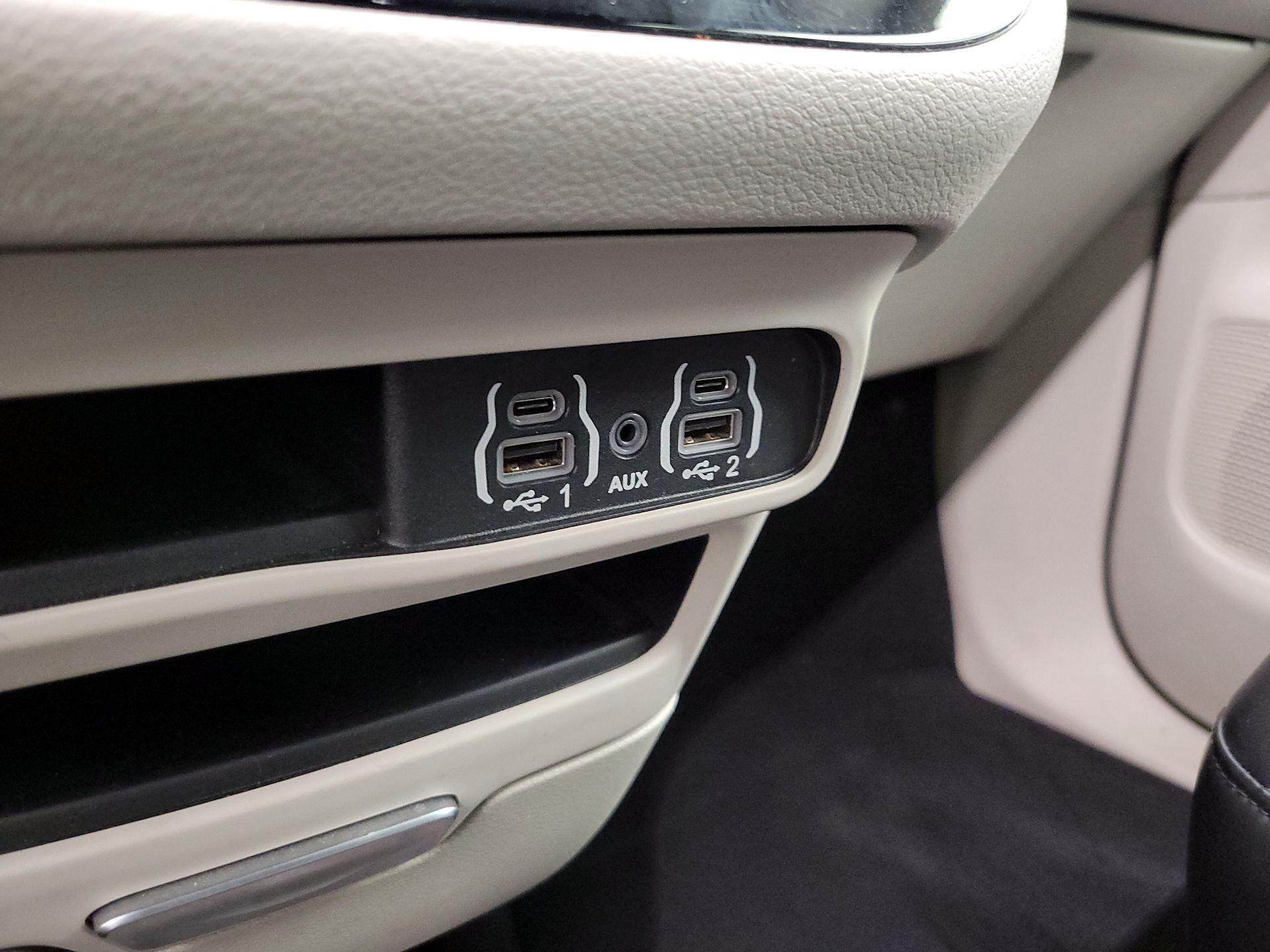 Thumbnail: 2023 Chrysler Pacifica - 18