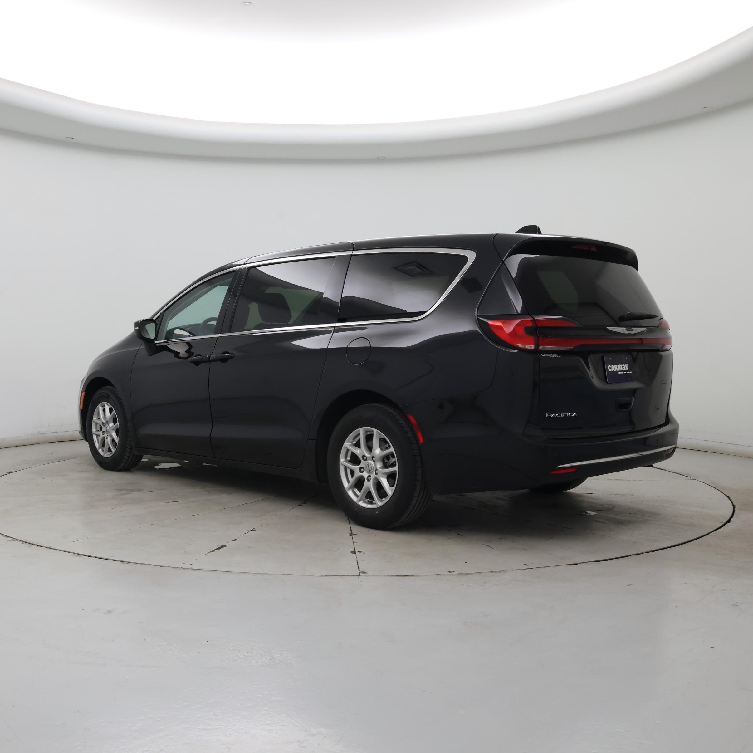 Thumbnail: 2023 Chrysler Pacifica - 2