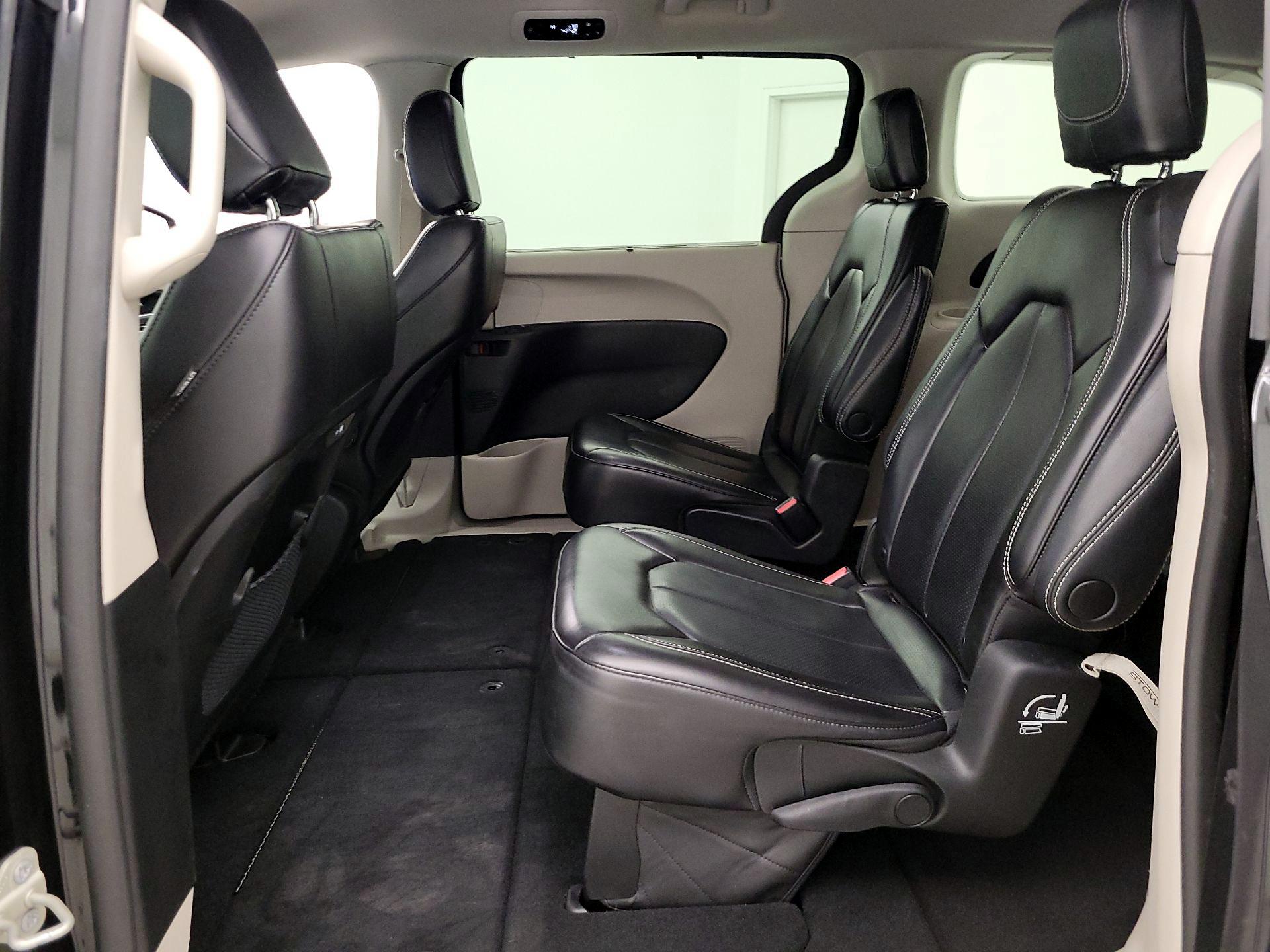 Thumbnail: 2023 Chrysler Pacifica - 19