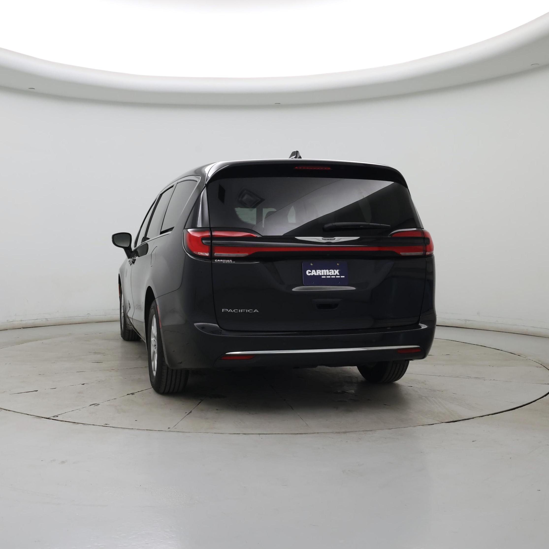 Thumbnail: 2023 Chrysler Pacifica - 6