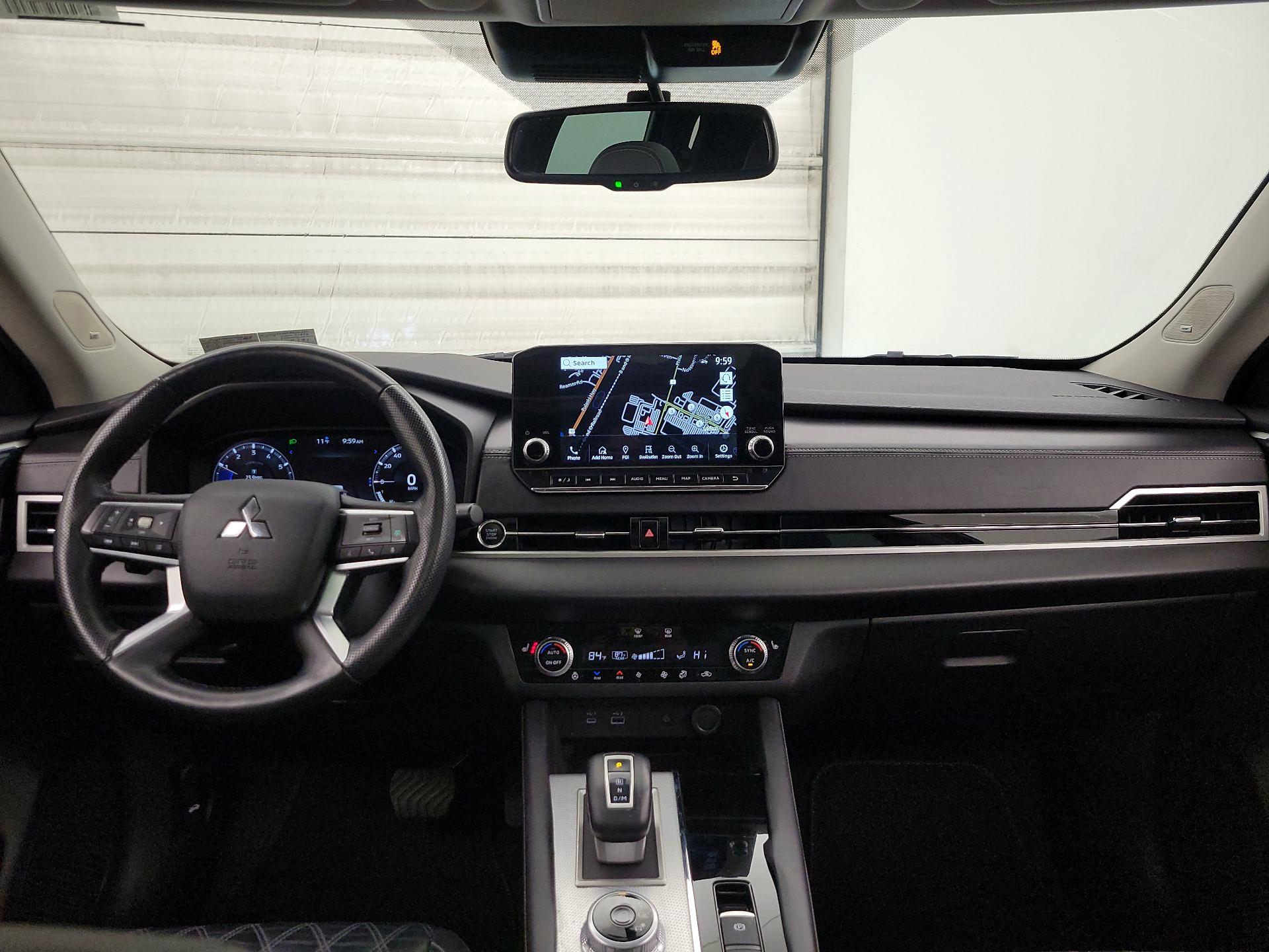 Thumbnail: 2023 Mitsubishi Outlander - 9