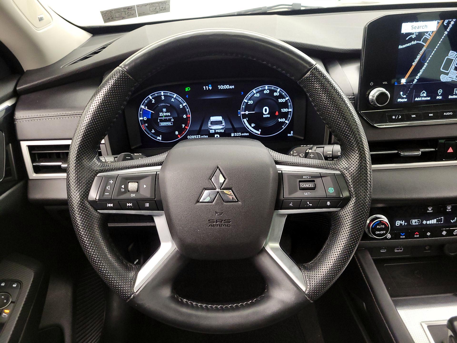 Thumbnail: 2023 Mitsubishi Outlander - 10