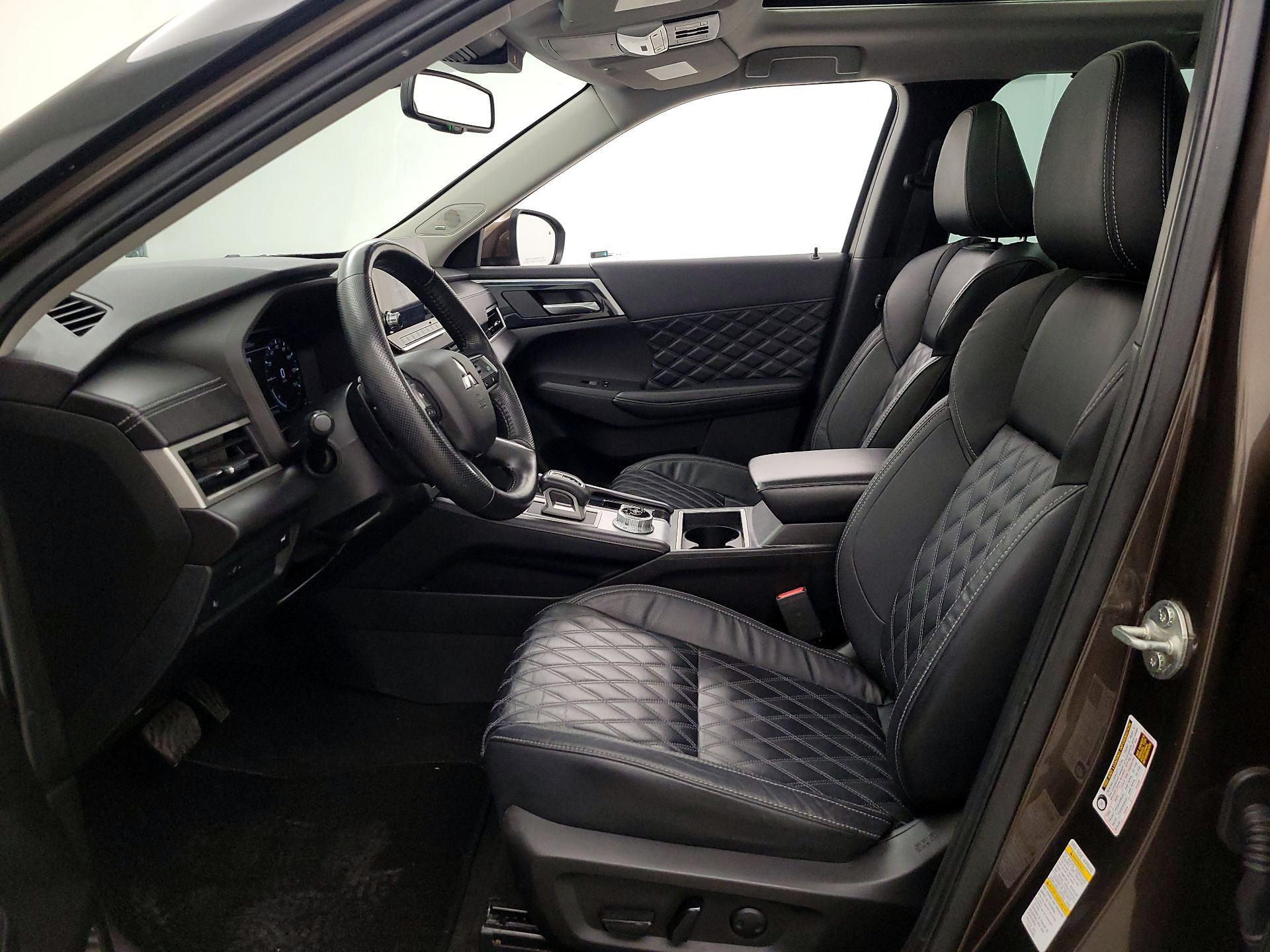 Thumbnail: 2023 Mitsubishi Outlander - 11