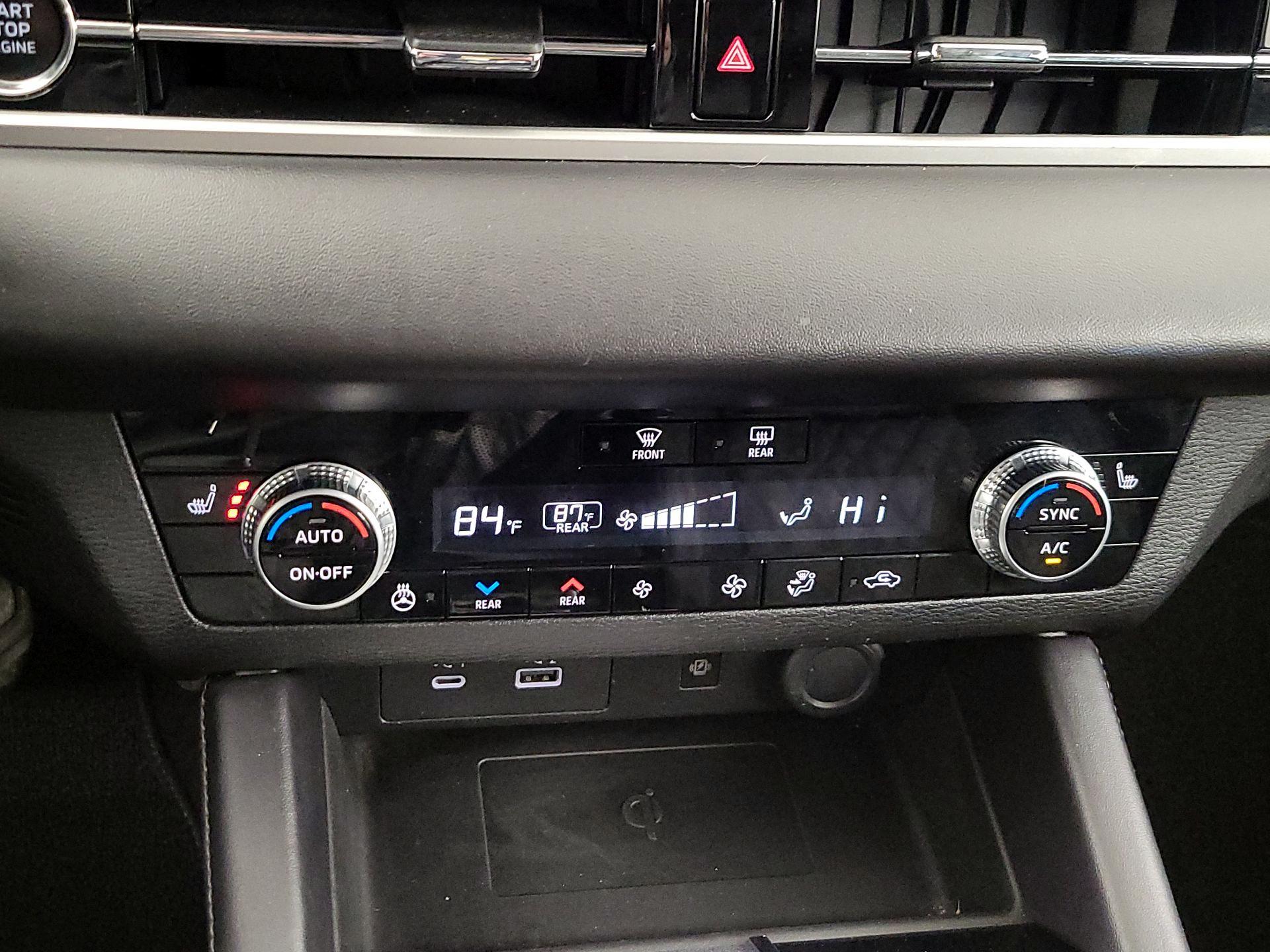 Thumbnail: 2023 Mitsubishi Outlander - 17