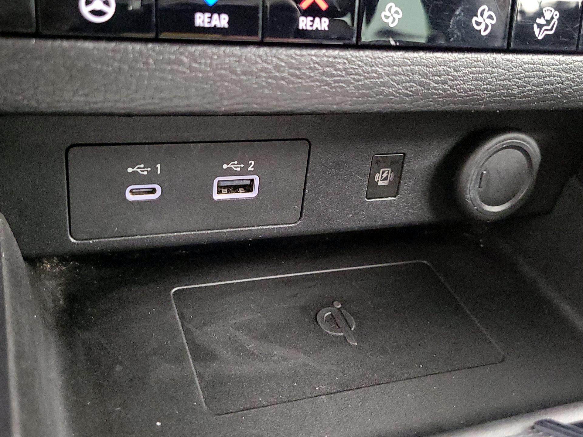 Thumbnail: 2023 Mitsubishi Outlander - 19