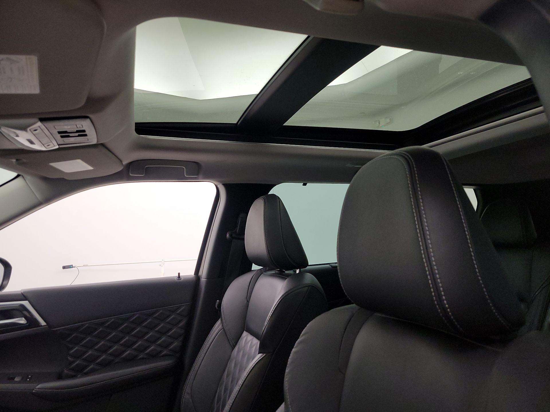 Thumbnail: 2023 Mitsubishi Outlander - 20