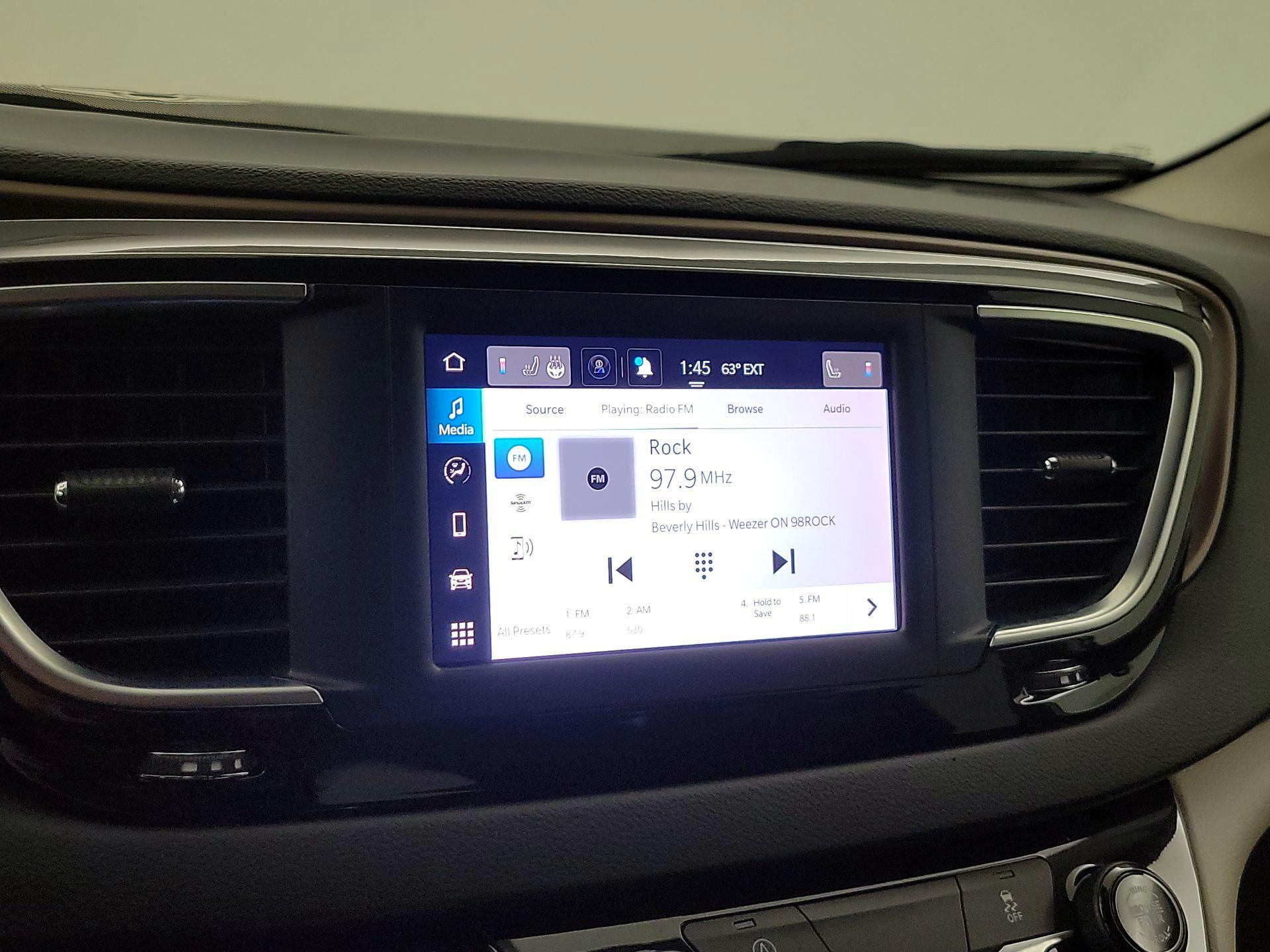 Thumbnail: 2023 Chrysler Voyager - 13