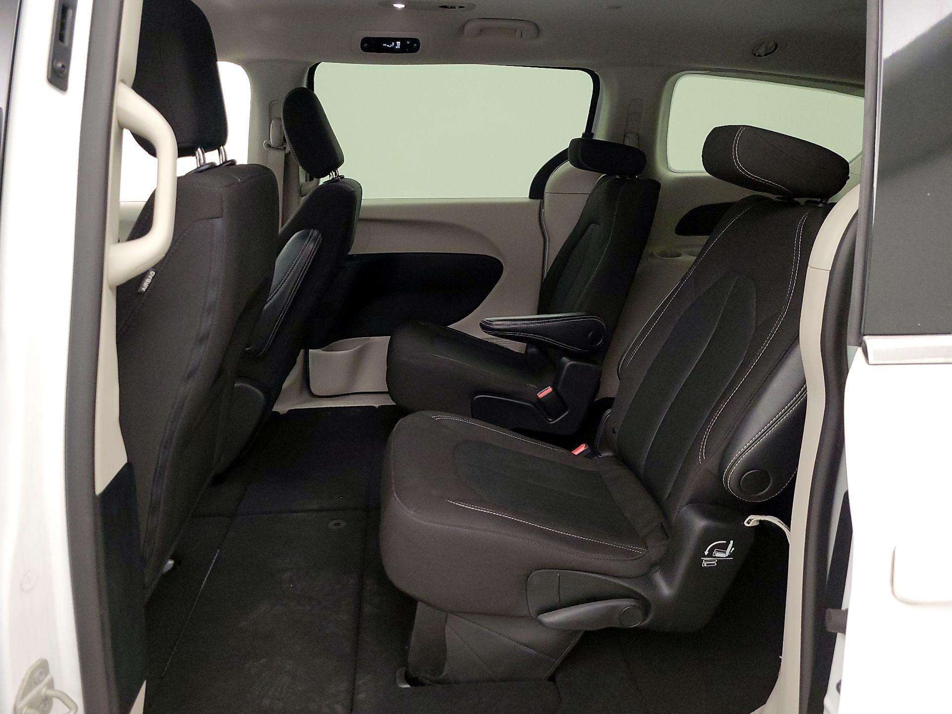 Thumbnail: 2023 Chrysler Voyager - 17