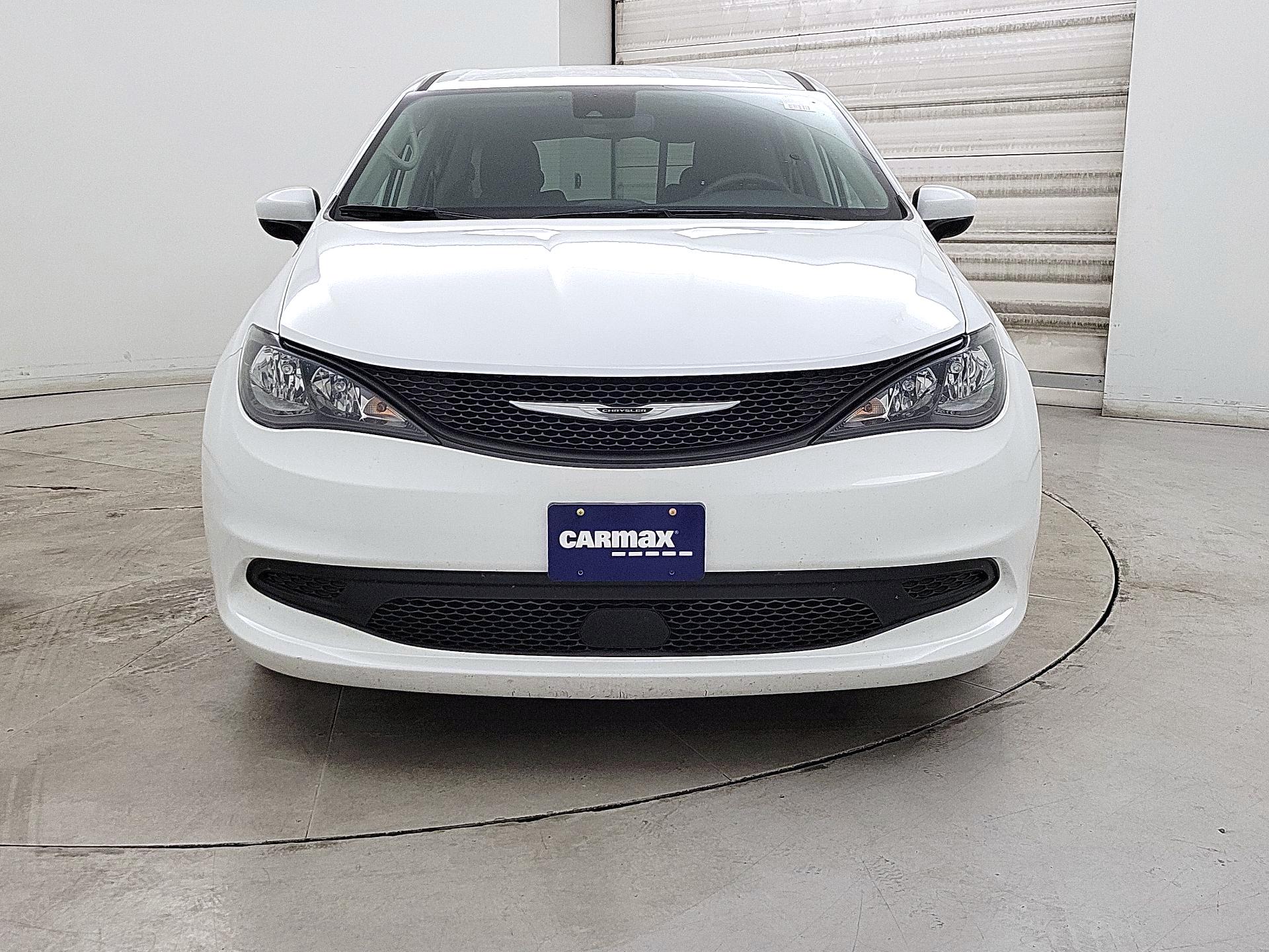 Thumbnail: 2023 Chrysler Voyager - 2