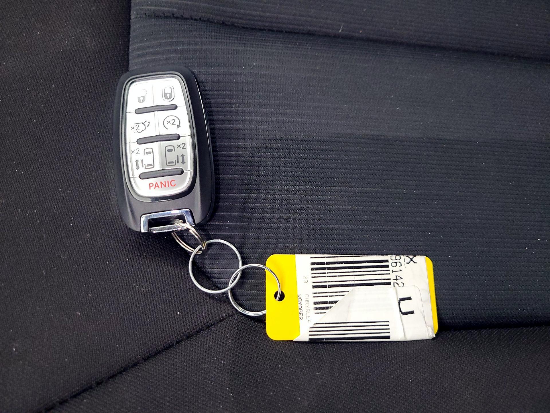 Thumbnail: 2023 Chrysler Voyager - 20