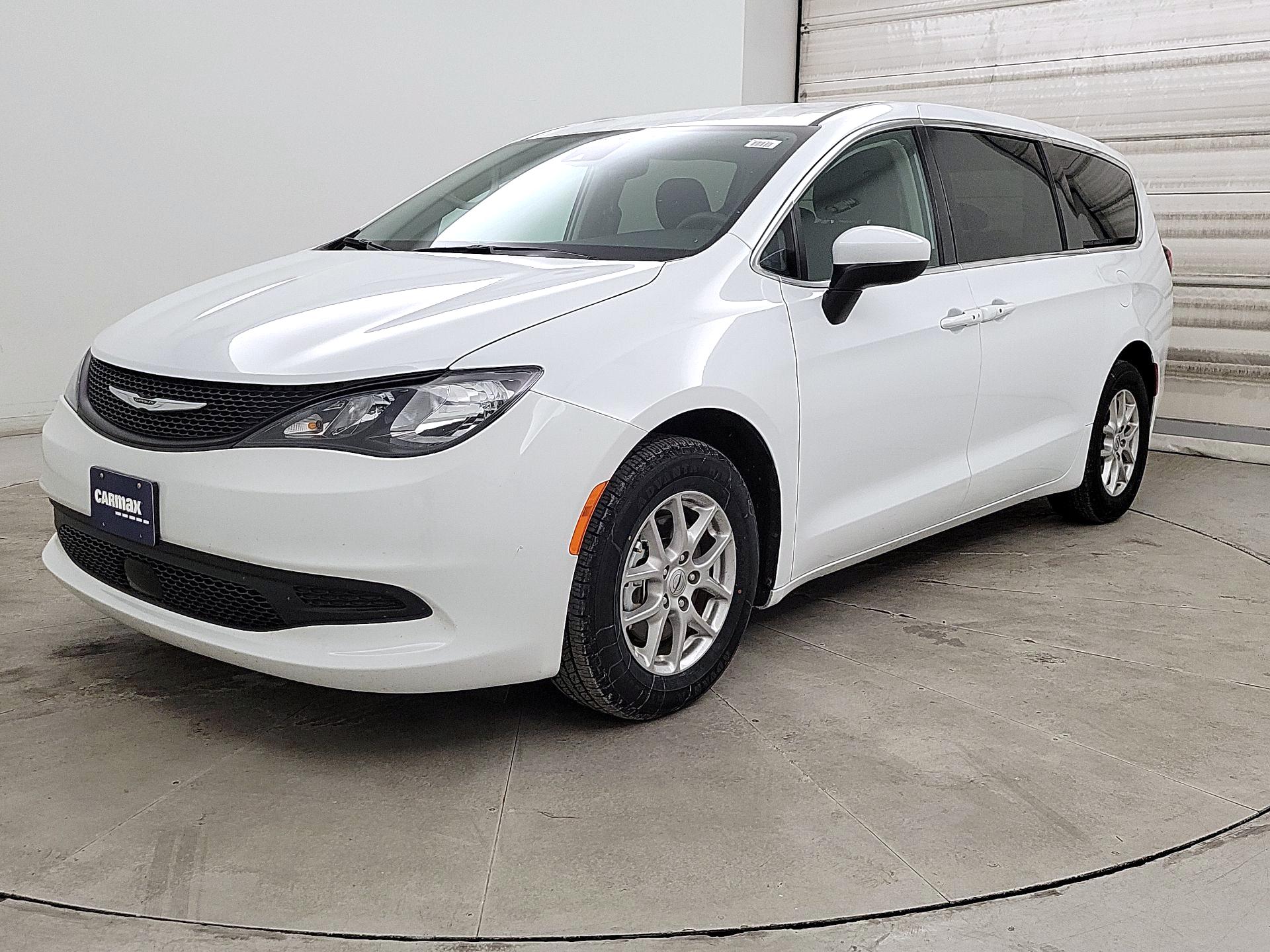 Thumbnail: 2023 Chrysler Voyager - 3