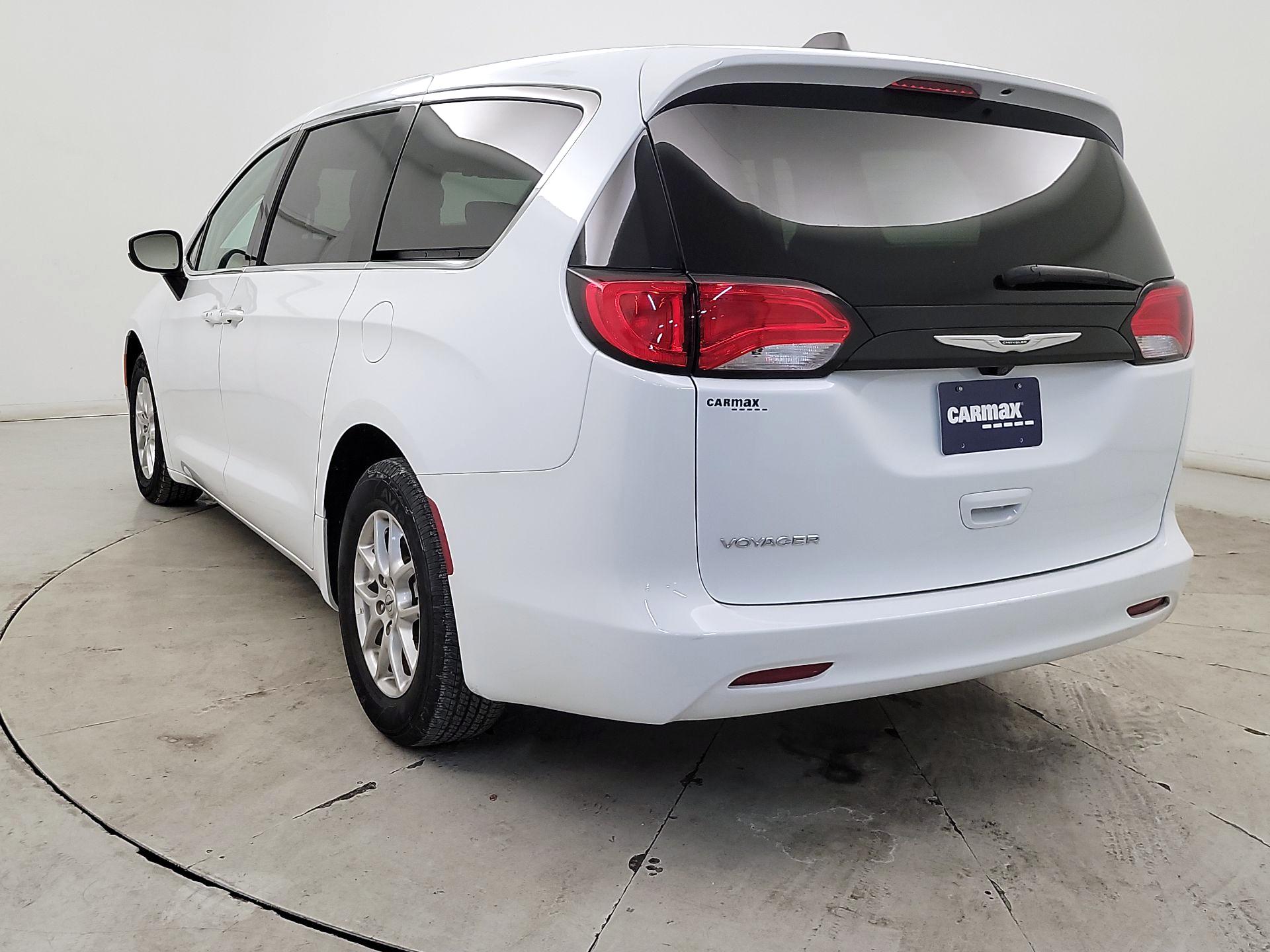 Thumbnail: 2023 Chrysler Voyager - 7