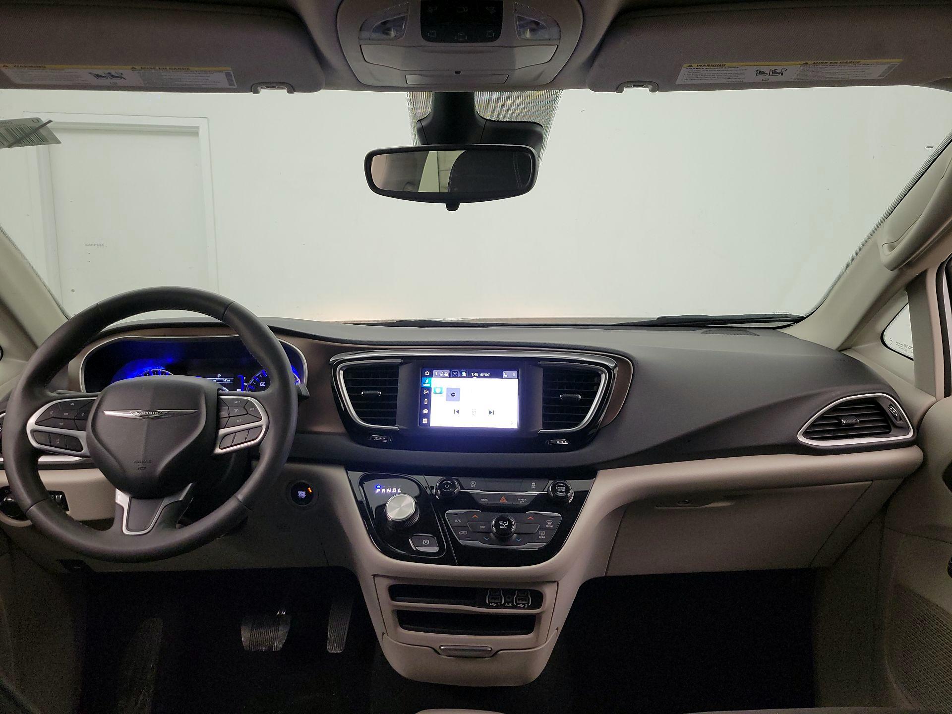 Thumbnail: 2023 Chrysler Voyager - 8