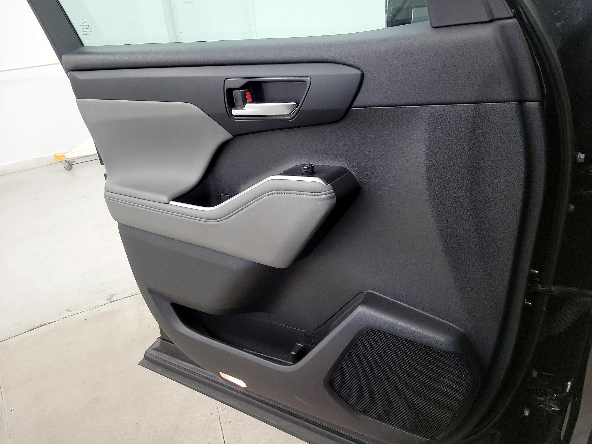 Thumbnail: 2024 Toyota Highlander - 12